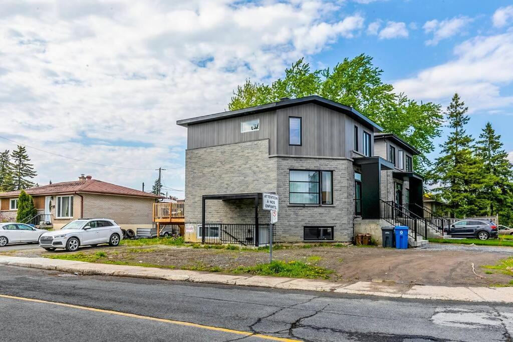 Family Home in Longueuil, 2 Bed - 1 Bathroom