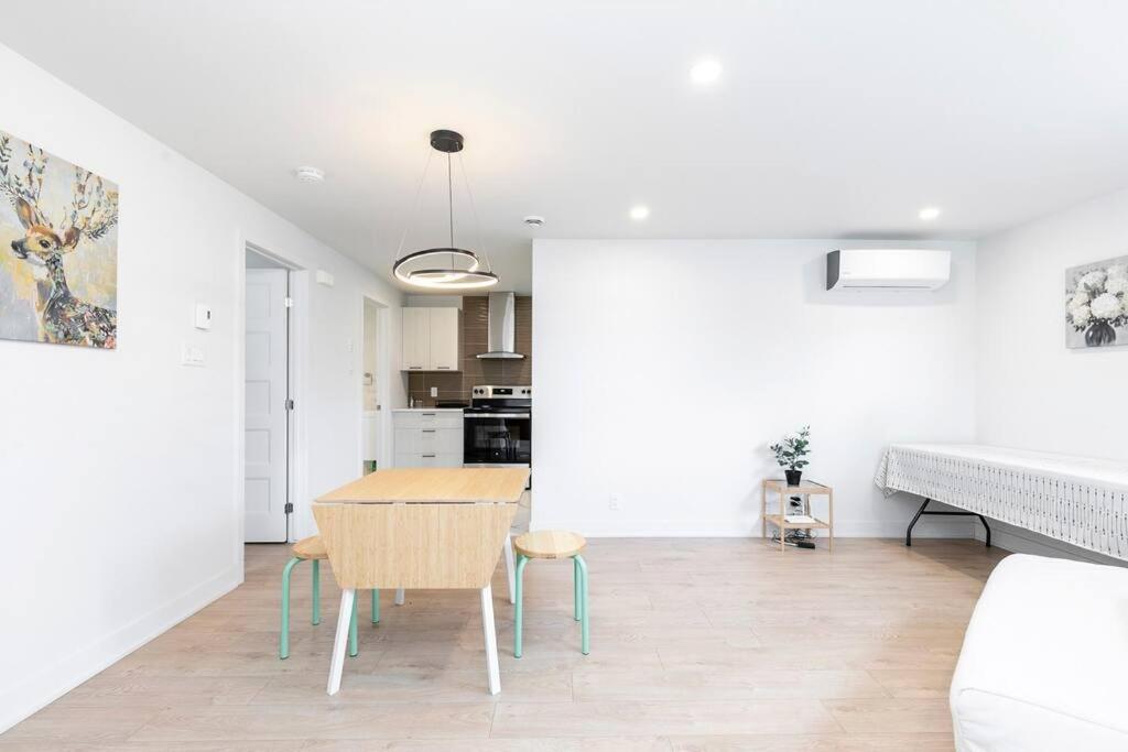 Family Home in Longueuil, 2 Bed - 1 Bathroom