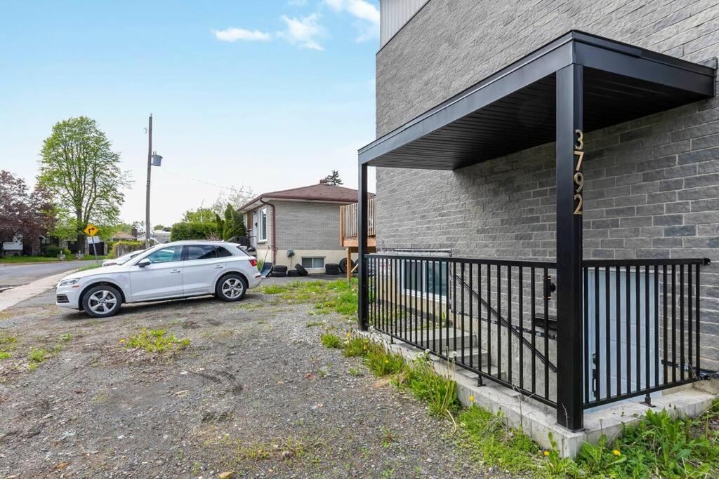 Family Home in Longueuil, 2 Bed - 1 Bathroom