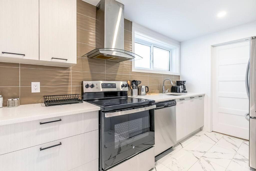Family Home in Longueuil, 2 Bed - 1 Bathroom