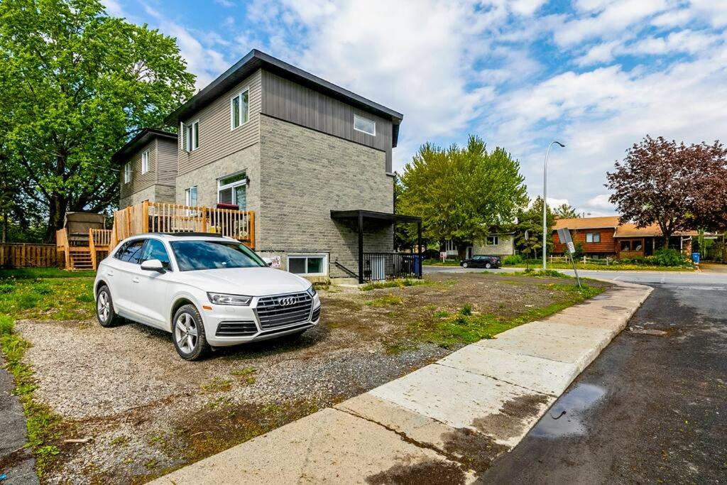 Family Home in Longueuil, 2 Bed - 1 Bathroom