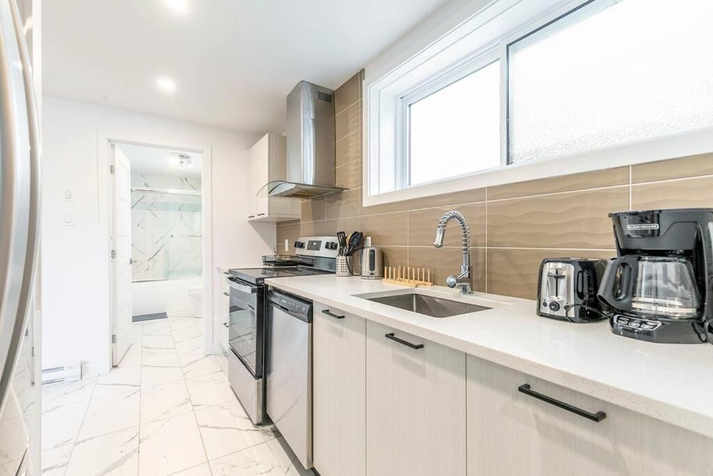 Family Home in Longueuil, 2 Bed - 1 Bathroom