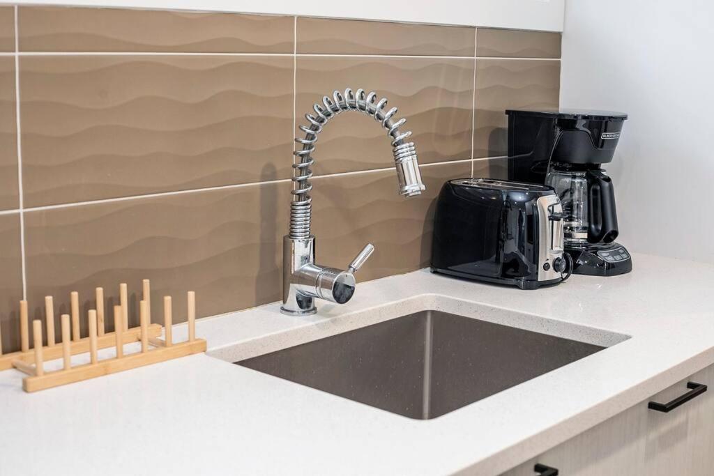 Family Home in Longueuil, 2 Bed - 1 Bathroom