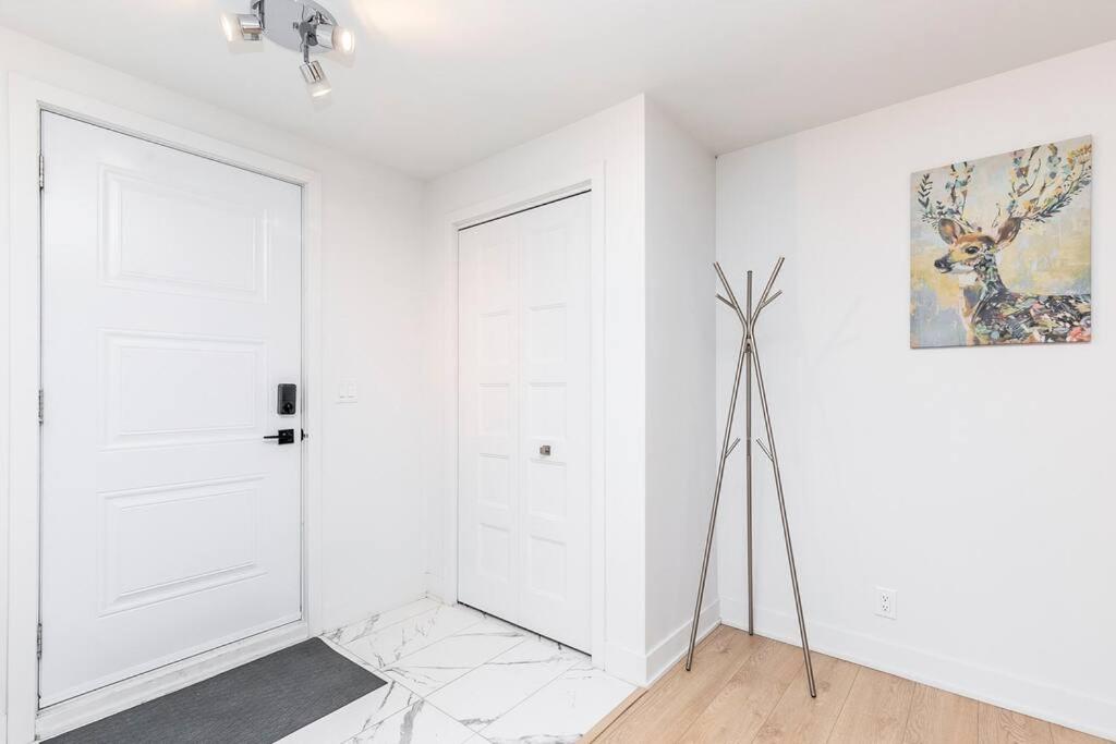 Family Home in Longueuil, 2 Bed - 1 Bathroom