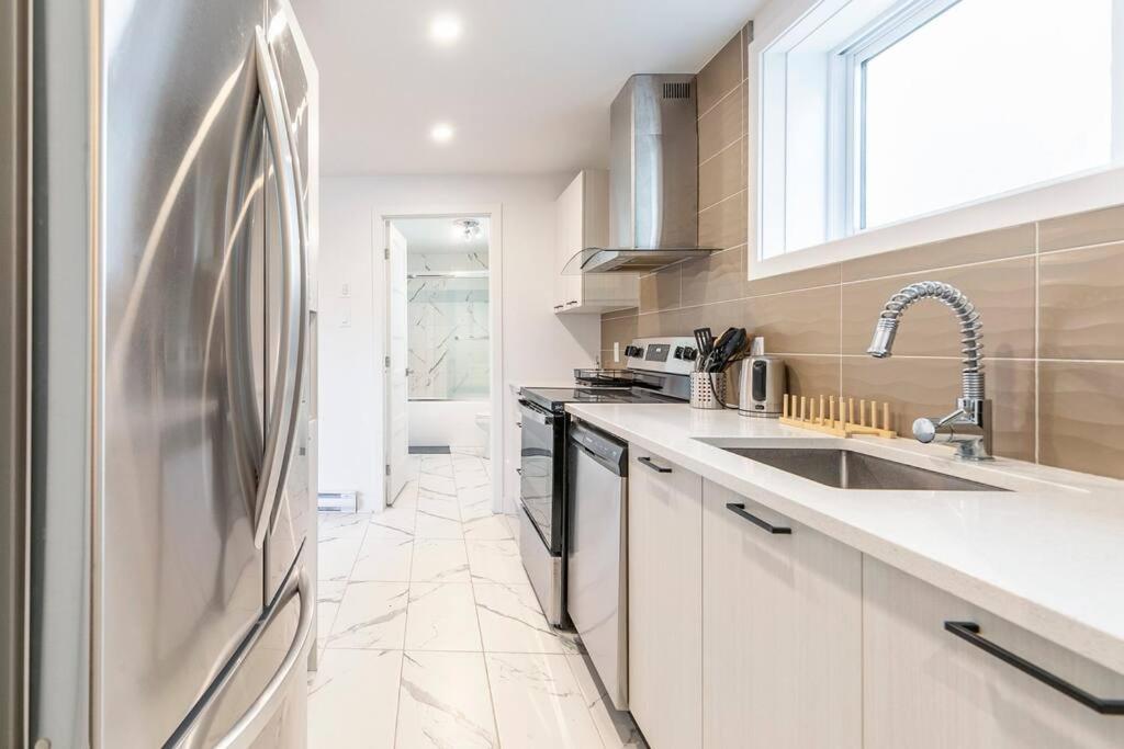 Family Home in Longueuil, 2 Bed - 1 Bathroom