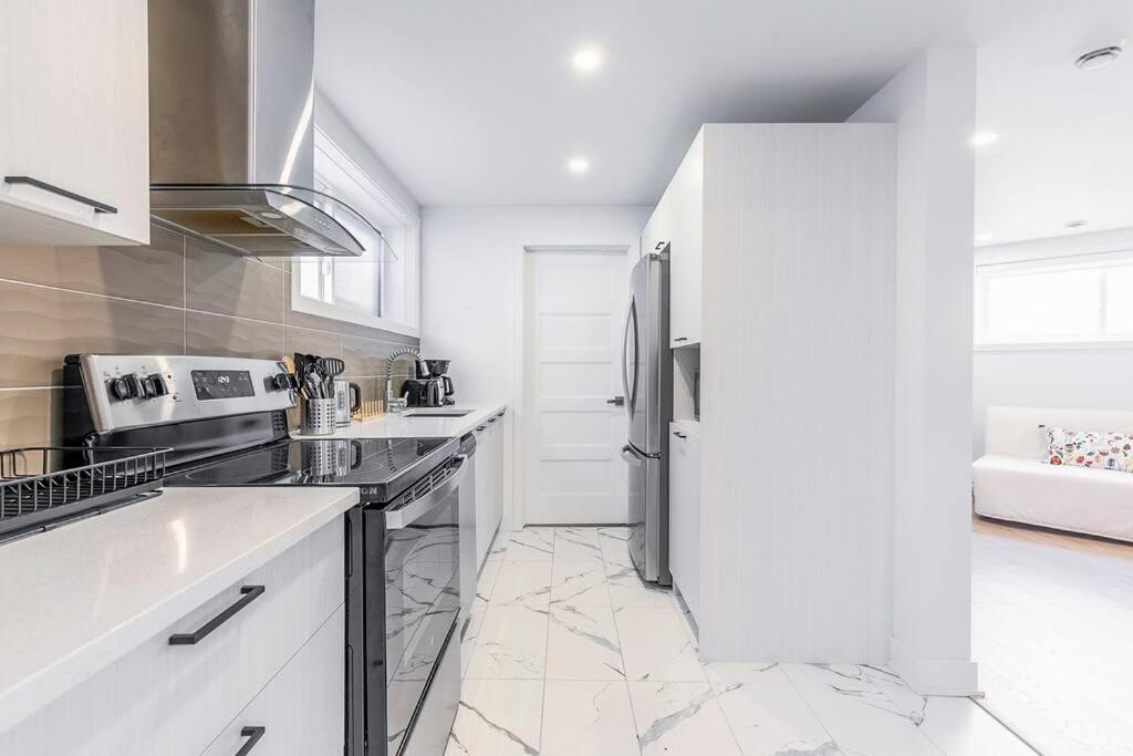 Family Home in Longueuil, 2 Bed - 1 Bathroom