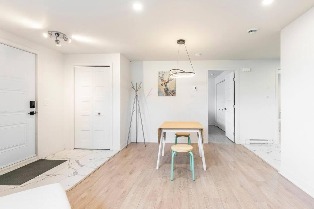 Family Home in Longueuil, 2 Bed - 1 Bathroom
