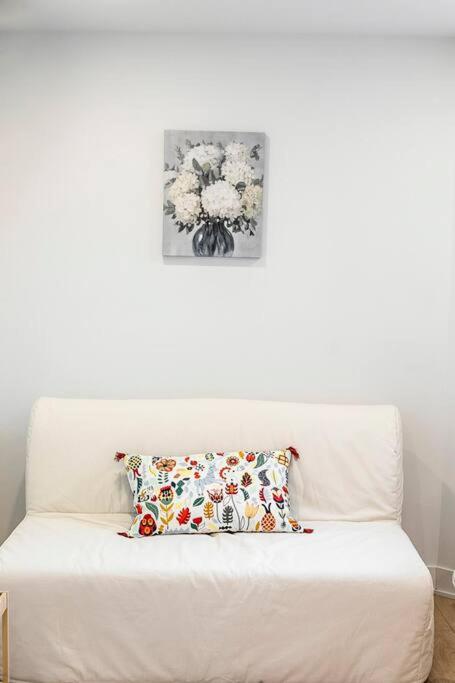Family Home in Longueuil, 2 Bed - 1 Bathroom