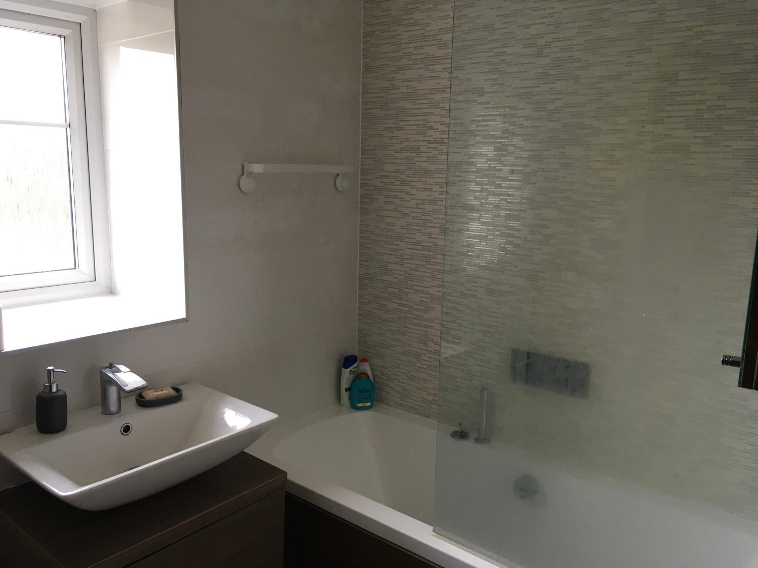 Double size bed Free WiFi Free Parking view 5
