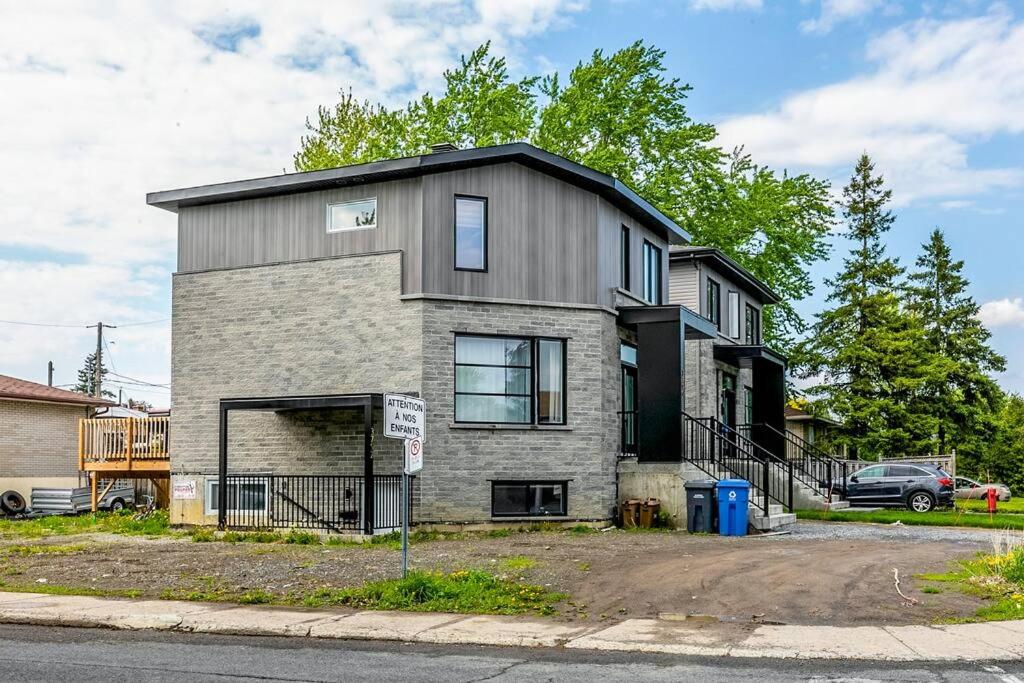 Family Home in Longueuil, 2 Bed - 1 Bathroom