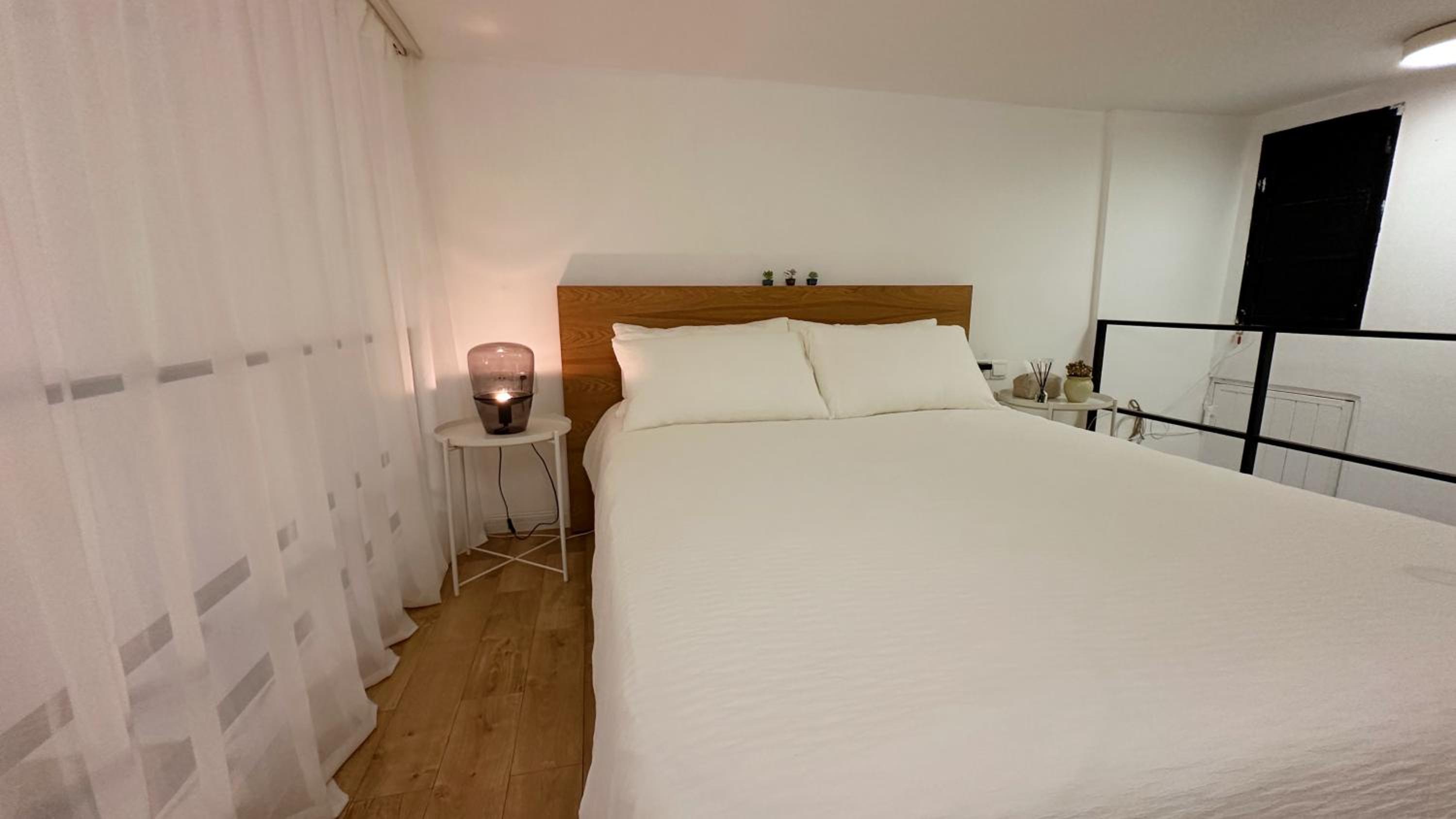 CityWalk Cottage With Two Beds and Courtyard