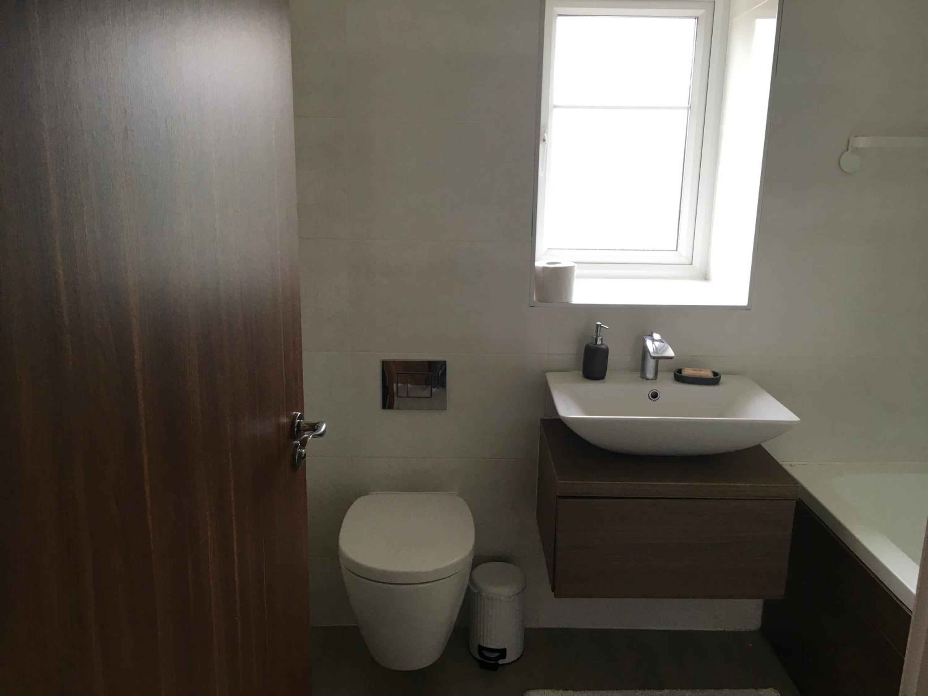 Double size bed Free WiFi Free Parking view 4