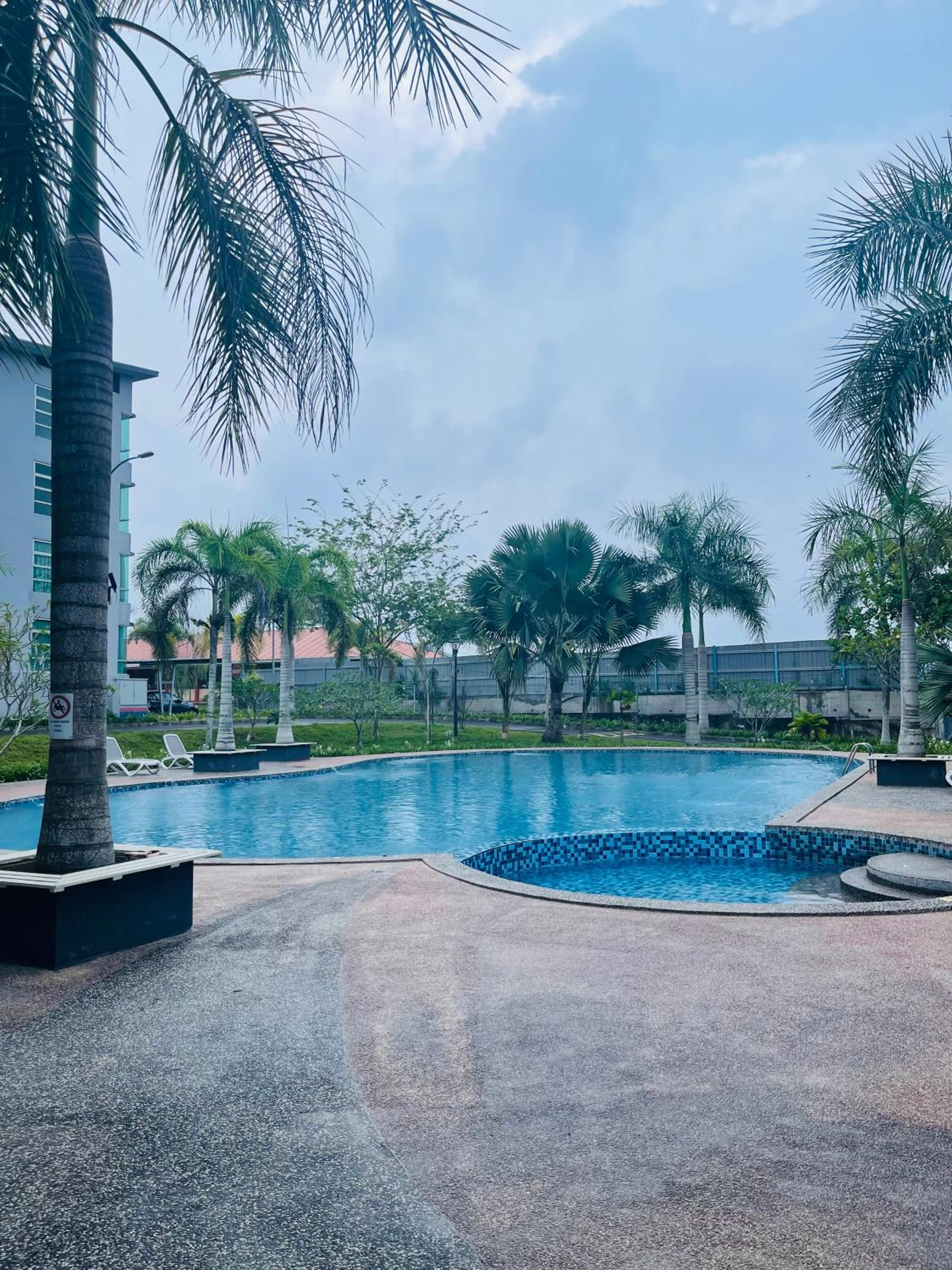 Cozy Home with swimming pool access photo 1