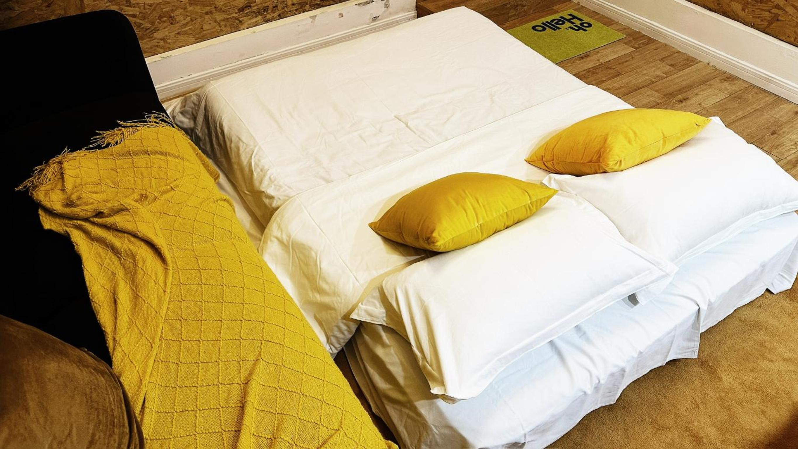 CityWalk Cottage With Two Beds and Courtyard