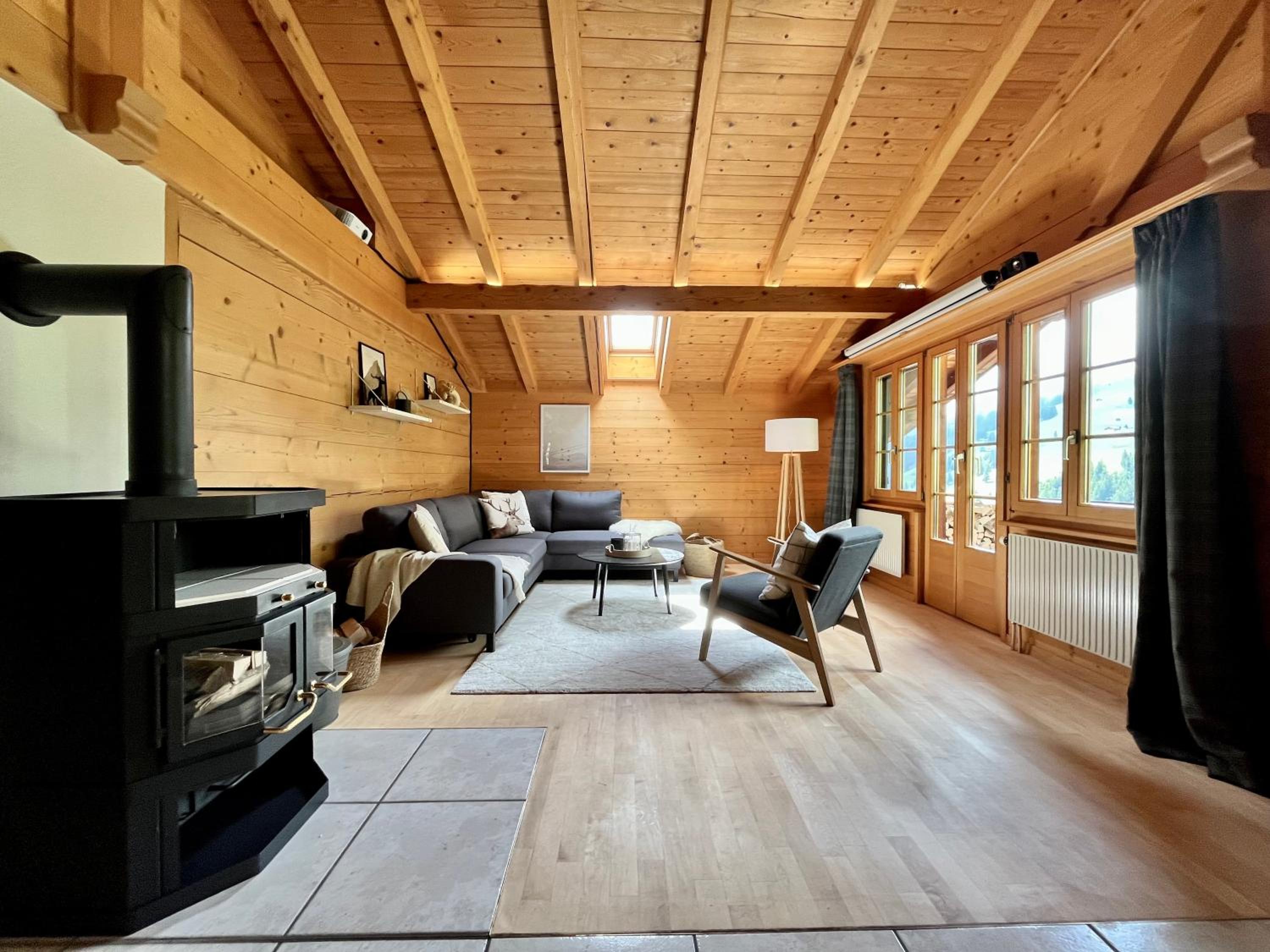 zentrale, gemütliche Wohnung im Schweizer Stil I Bergblick
