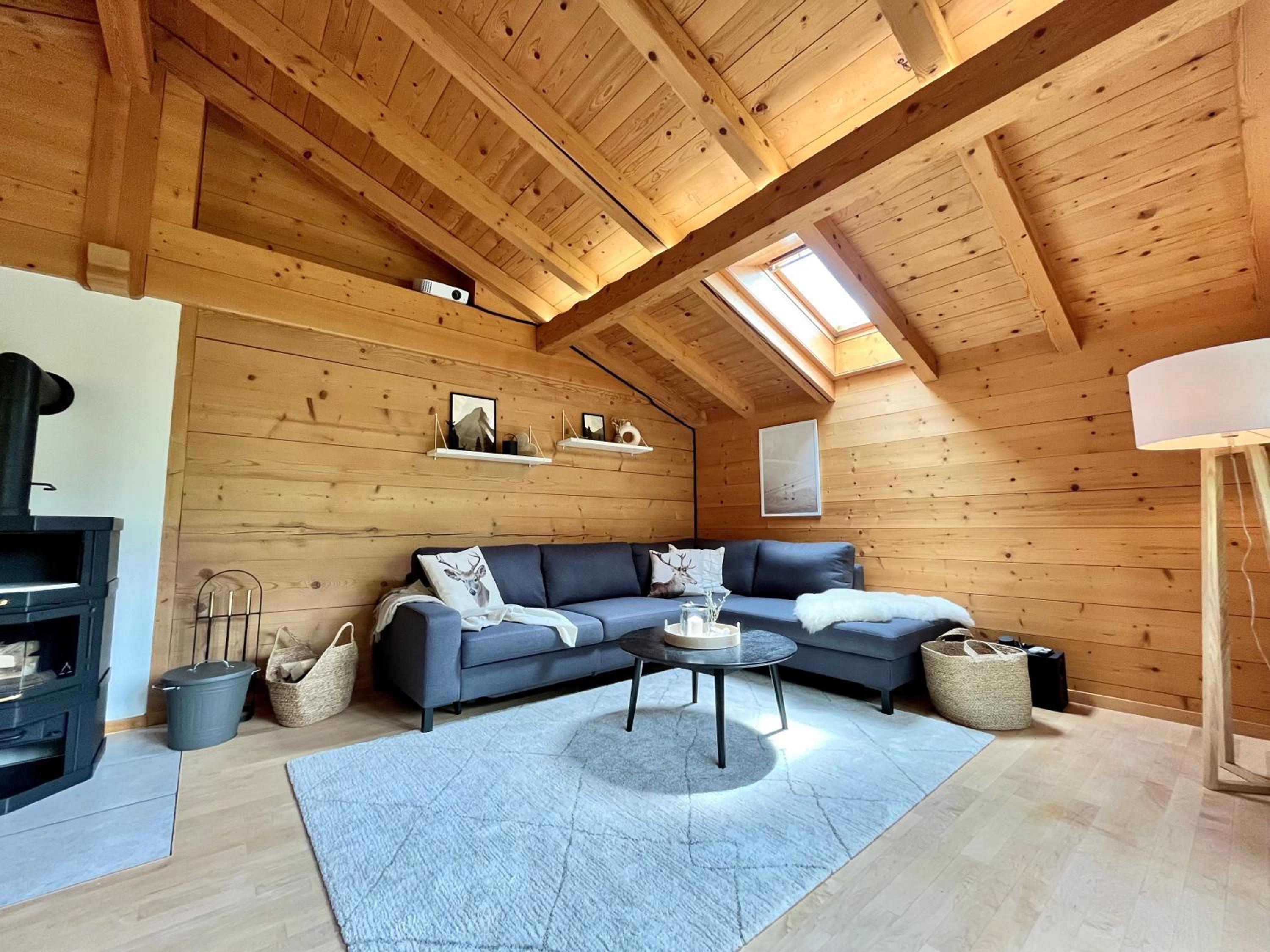 zentrale, gemütliche Wohnung im Schweizer Stil I Bergblick