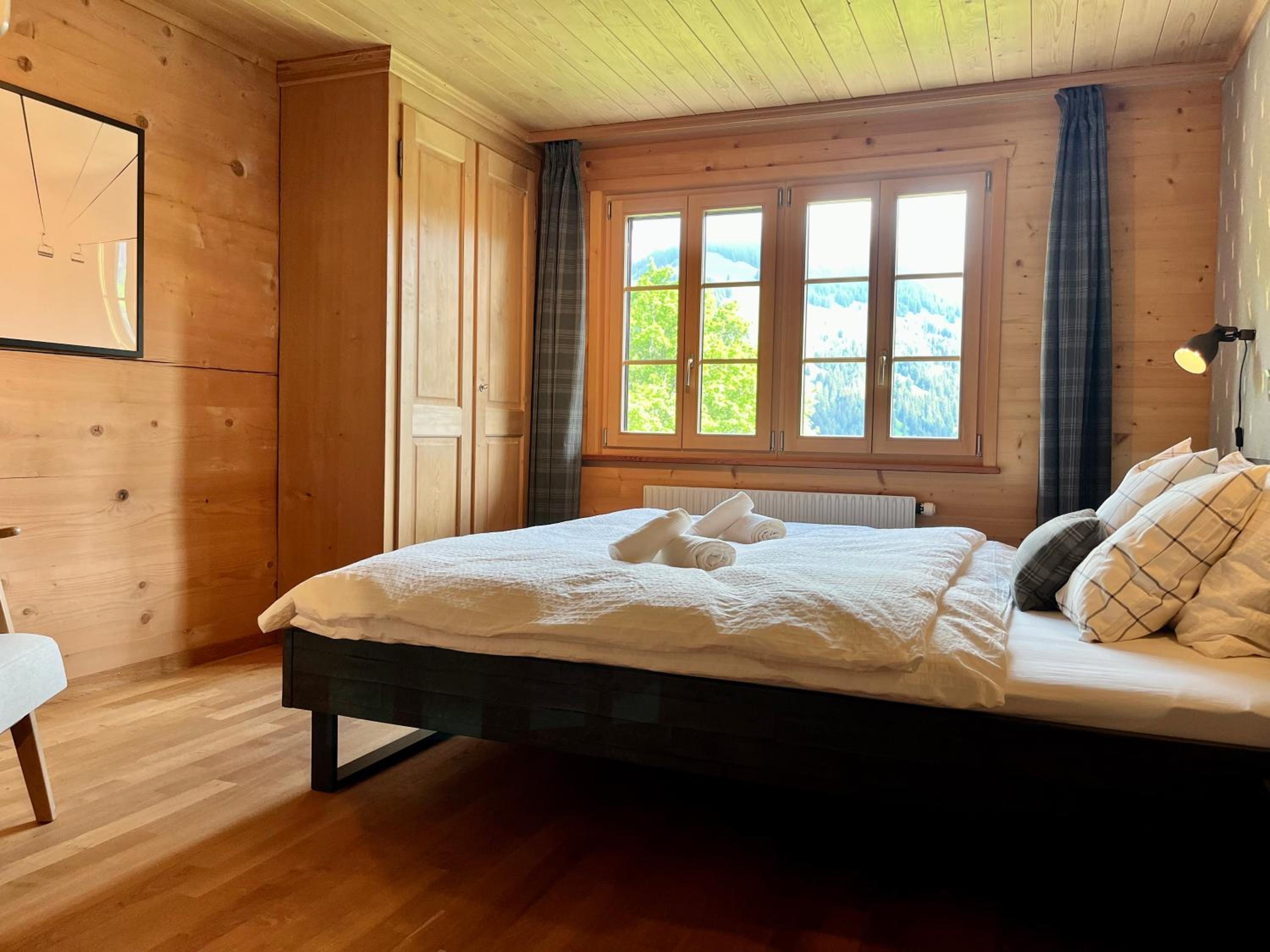 zentrale, gemütliche Wohnung im Schweizer Stil I Bergblick