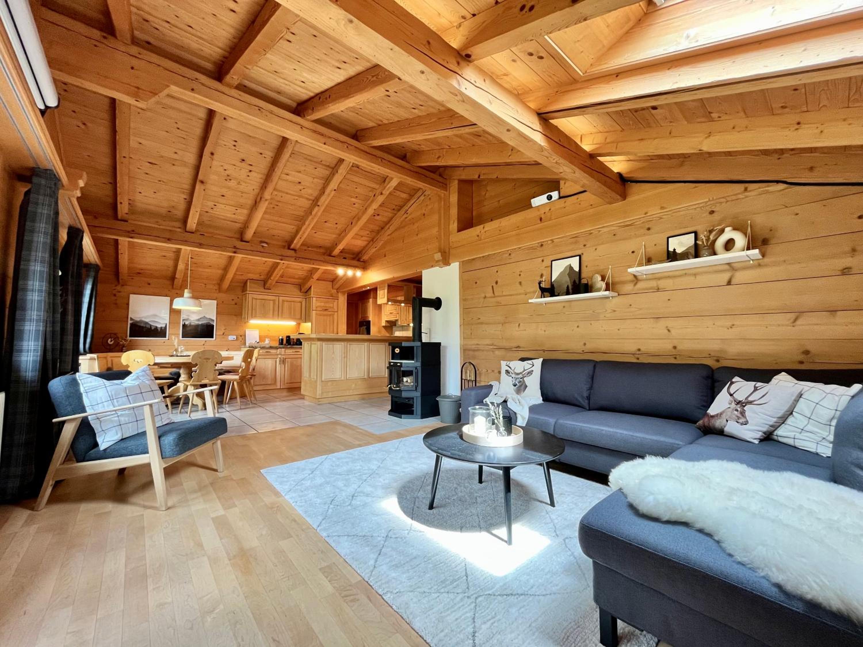 zentrale, gemütliche Wohnung im Schweizer Stil I Bergblick