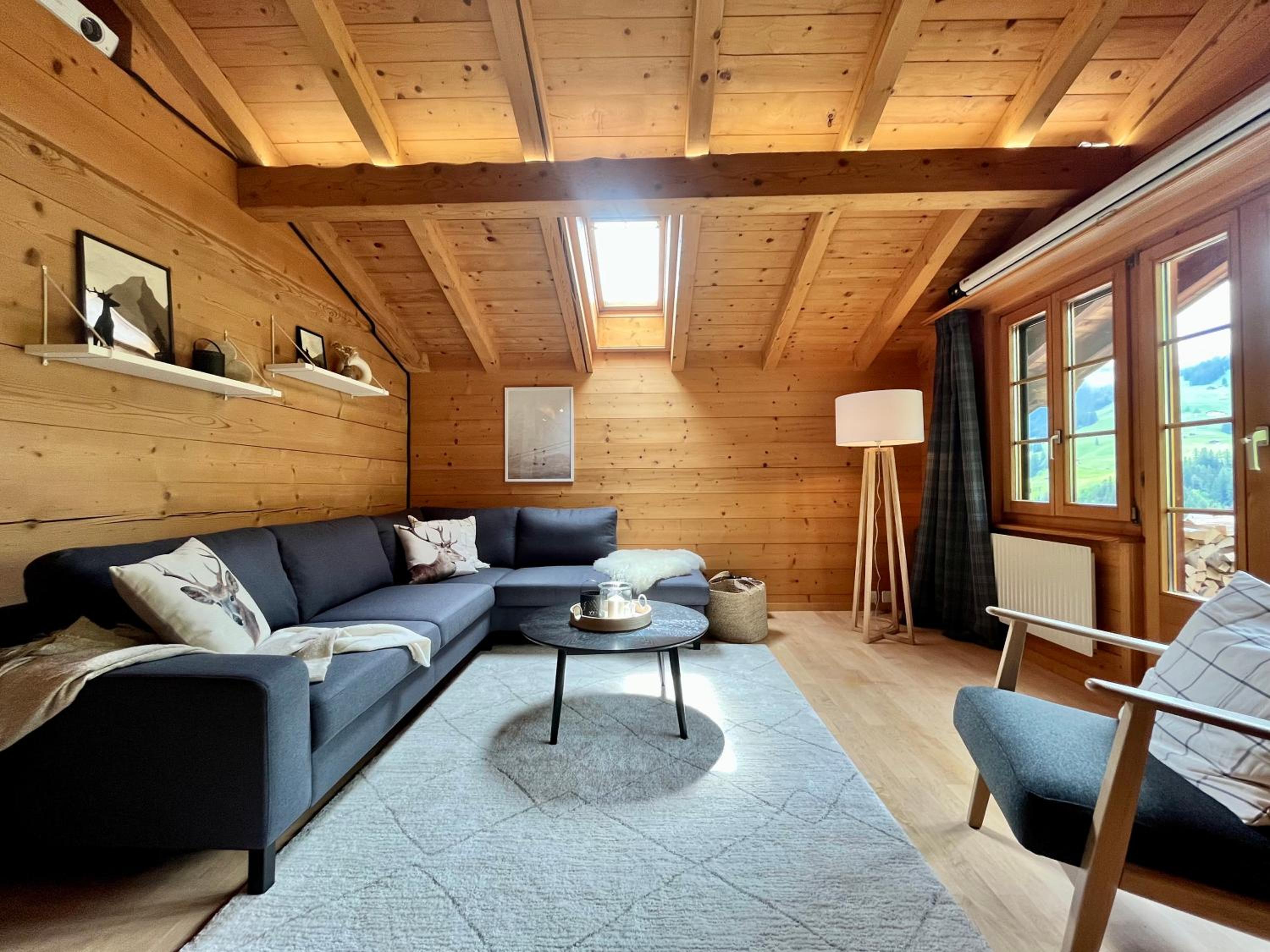 zentrale, gemütliche Wohnung im Schweizer Stil I Bergblick