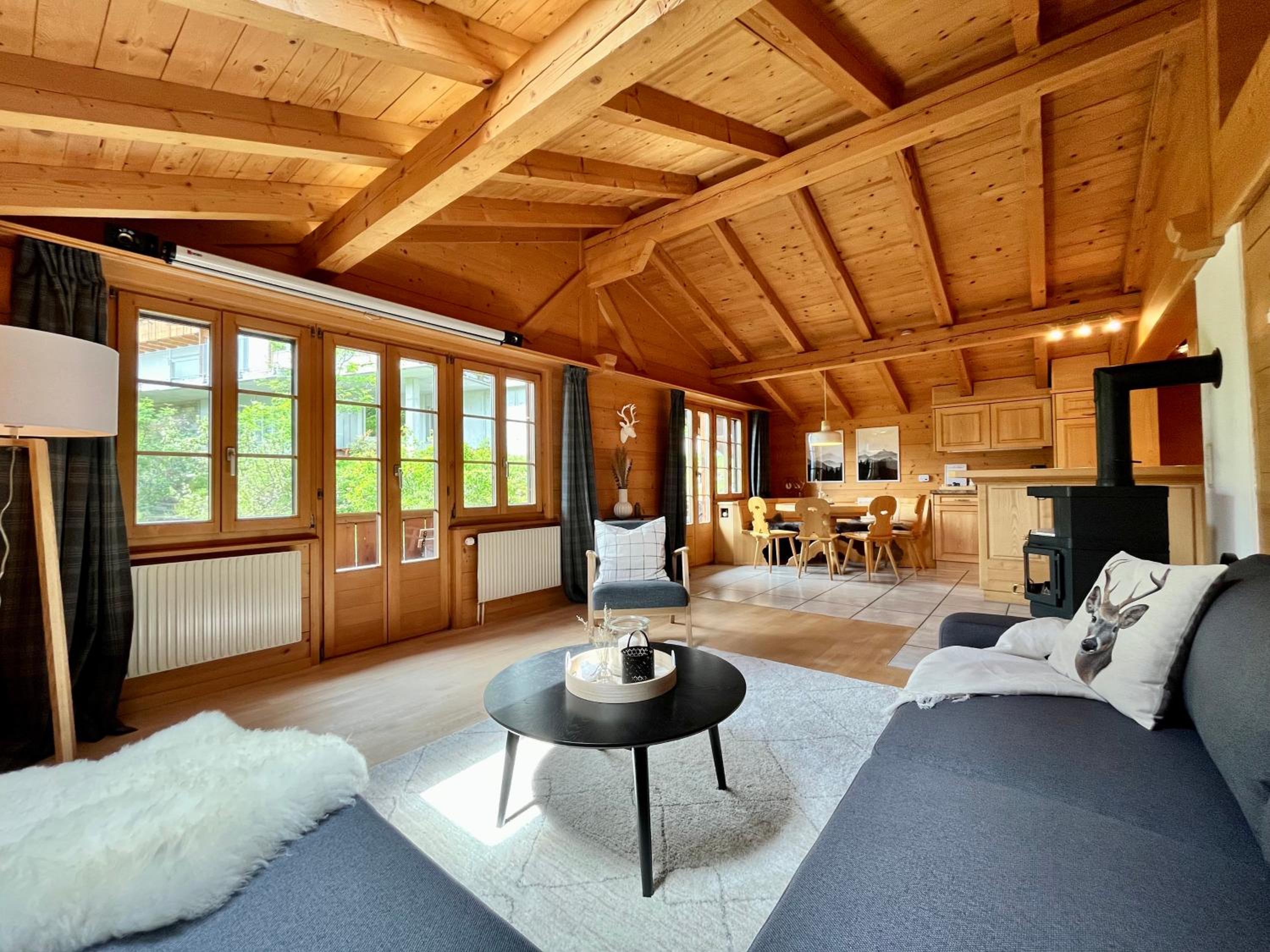 zentrale, gemütliche Wohnung im Schweizer Stil I Bergblick