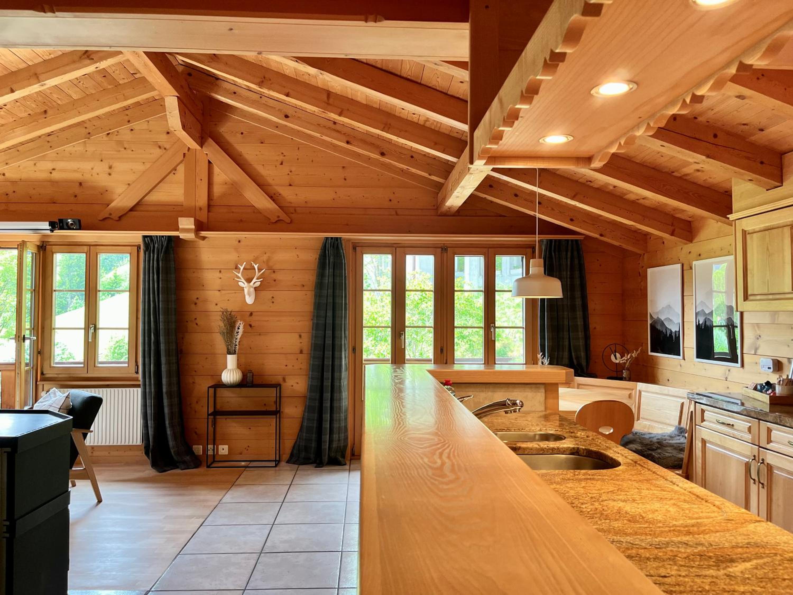 zentrale, gemütliche Wohnung im Schweizer Stil I Bergblick