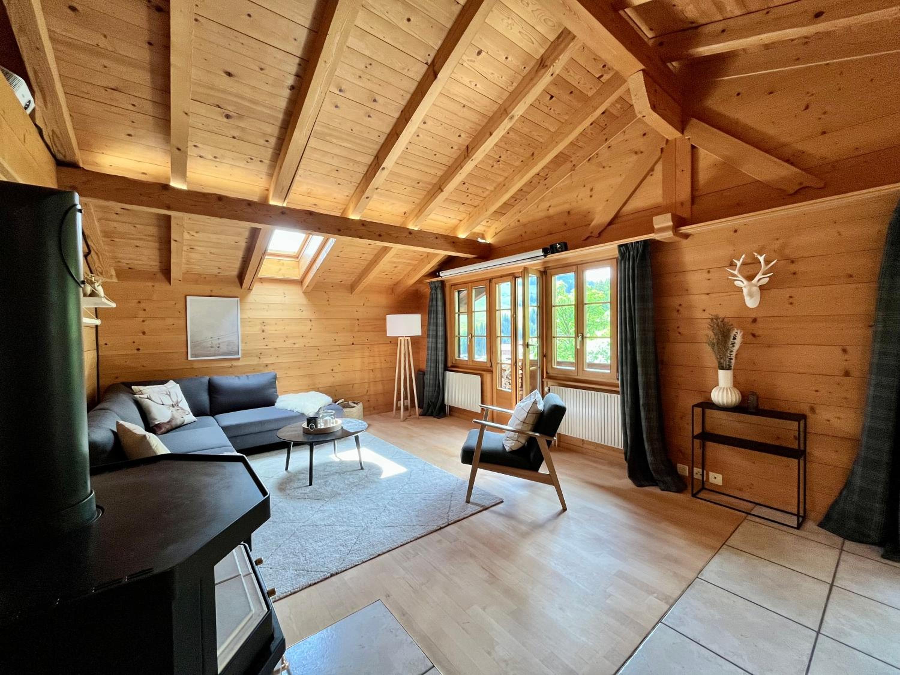 zentrale, gemütliche Wohnung im Schweizer Stil I Bergblick