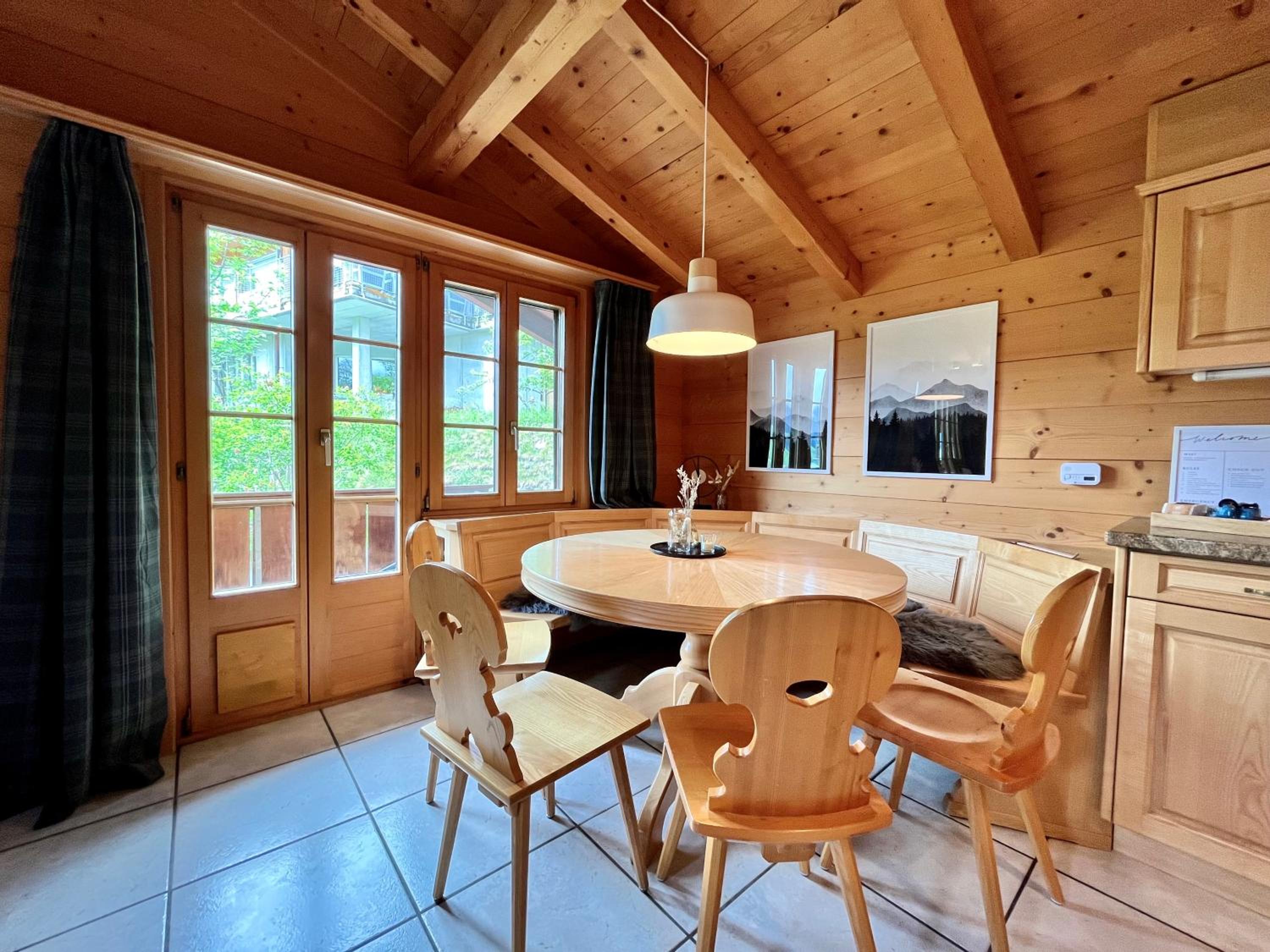 zentrale, gemütliche Wohnung im Schweizer Stil I Bergblick