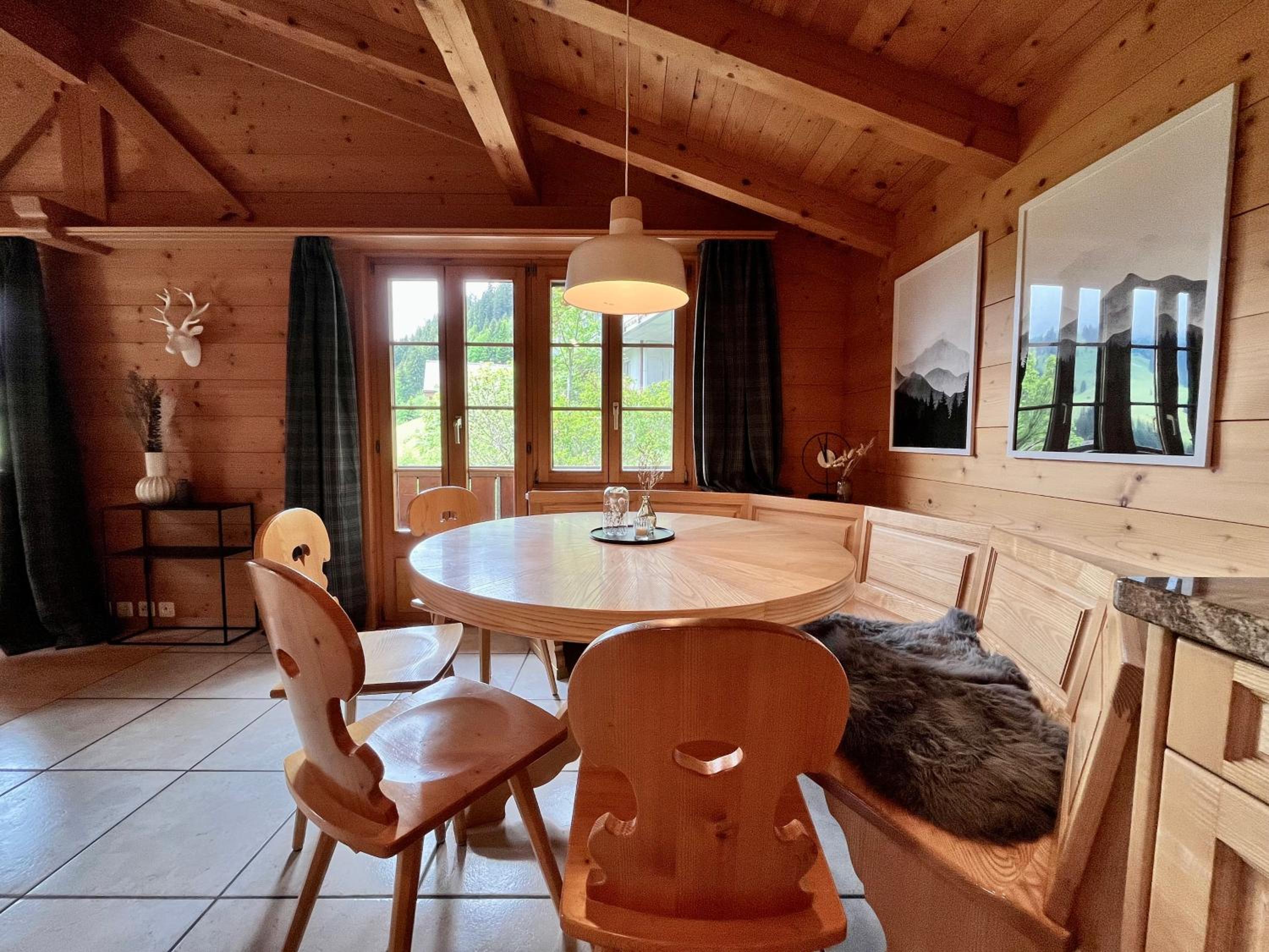 zentrale, gemütliche Wohnung im Schweizer Stil I Bergblick