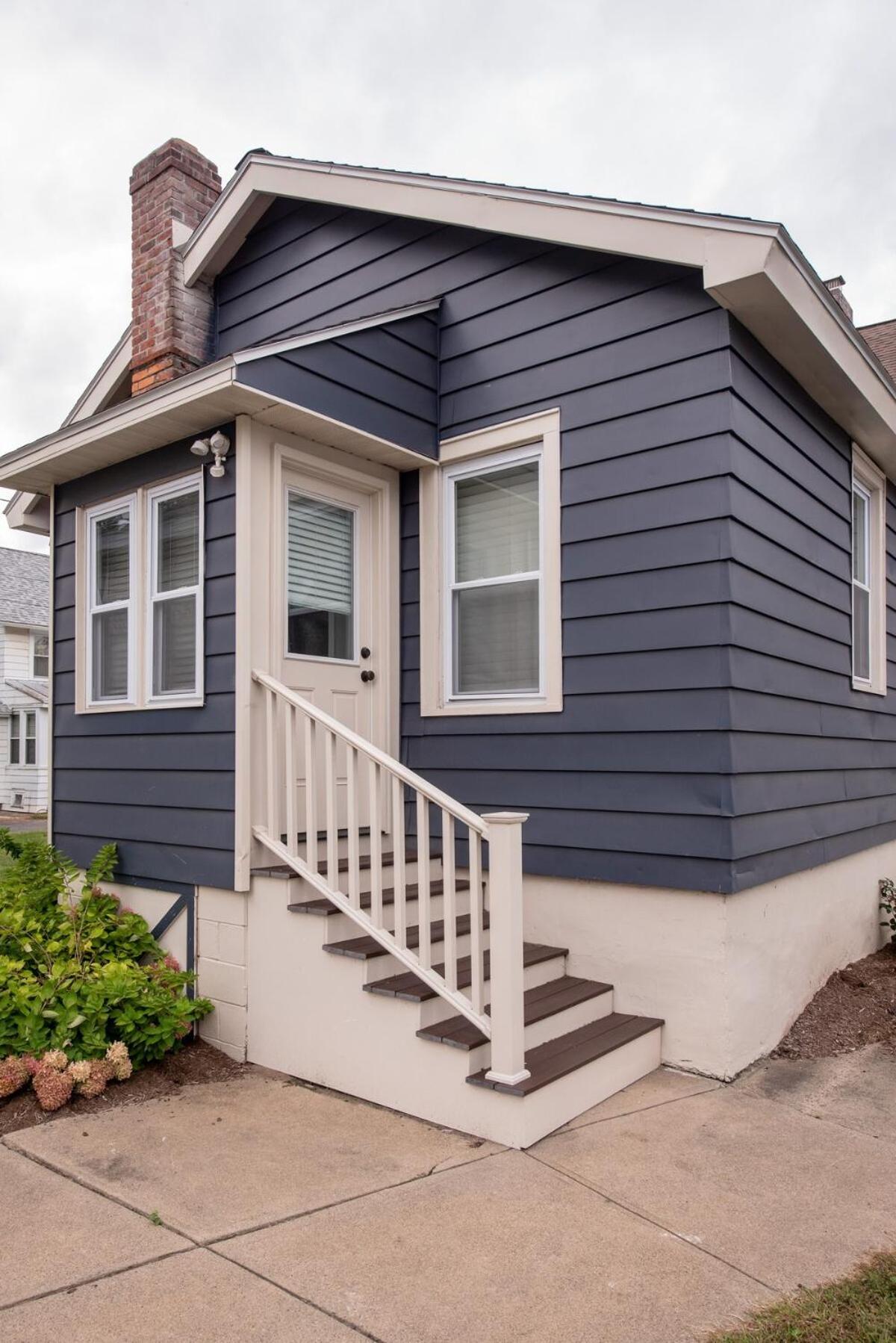 The Front Porch by Saratoga Stays view 4