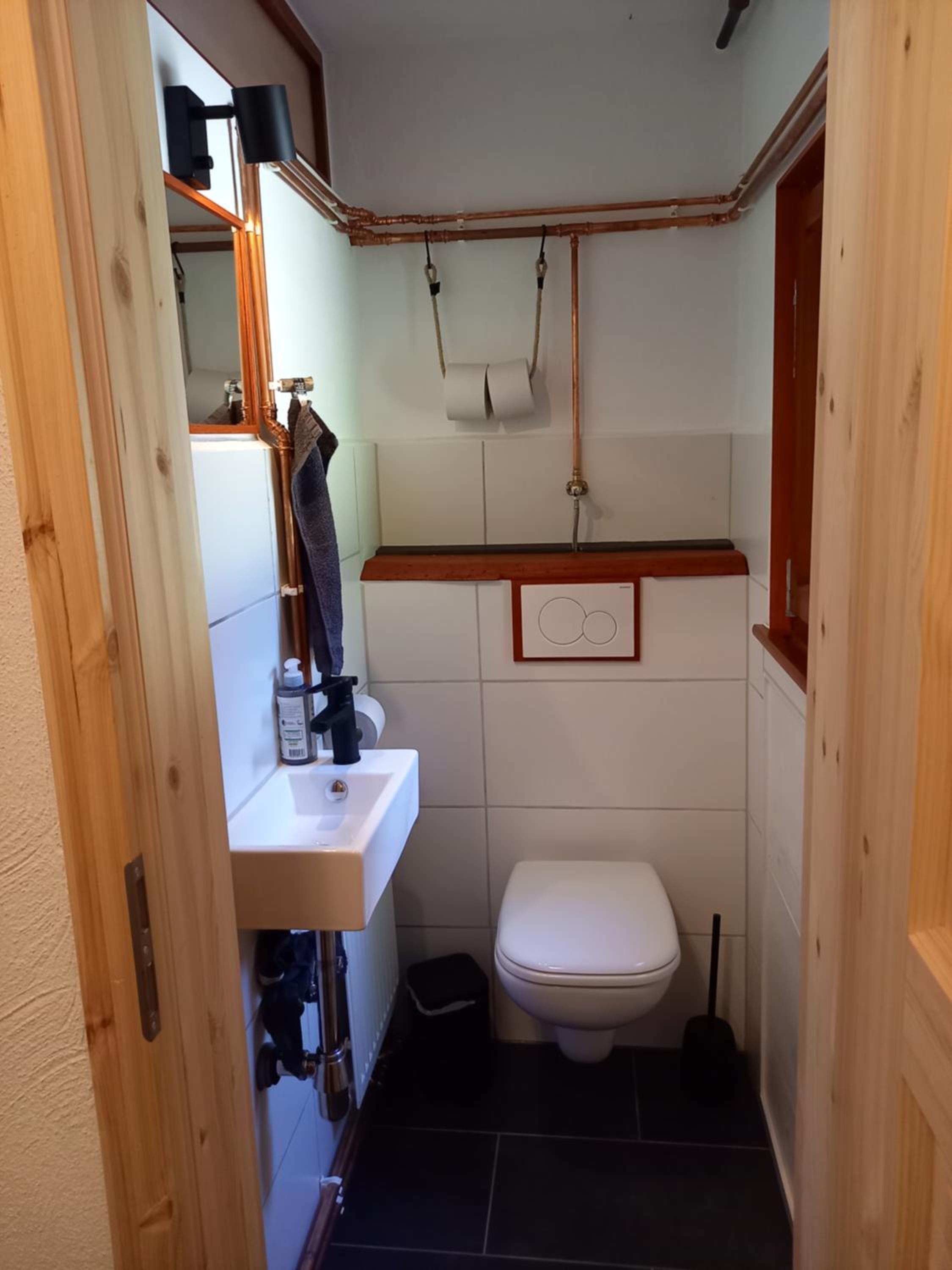 Explorer's Lodge & Camping