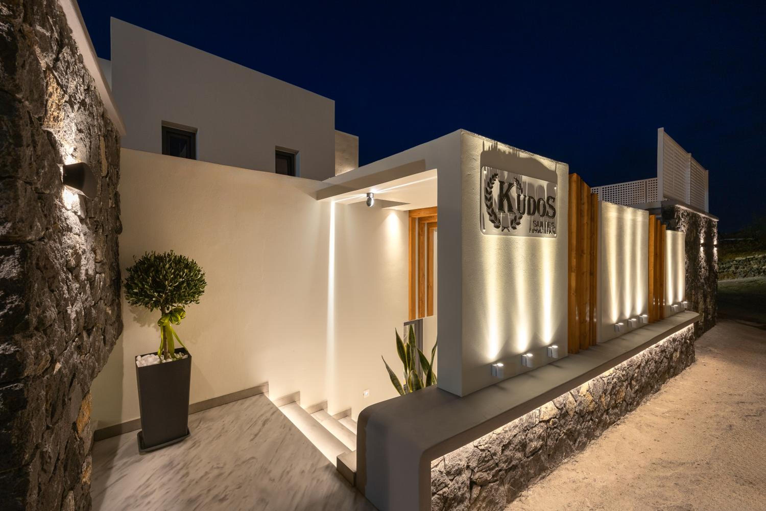 Kudos Suites Firostefani photo 3