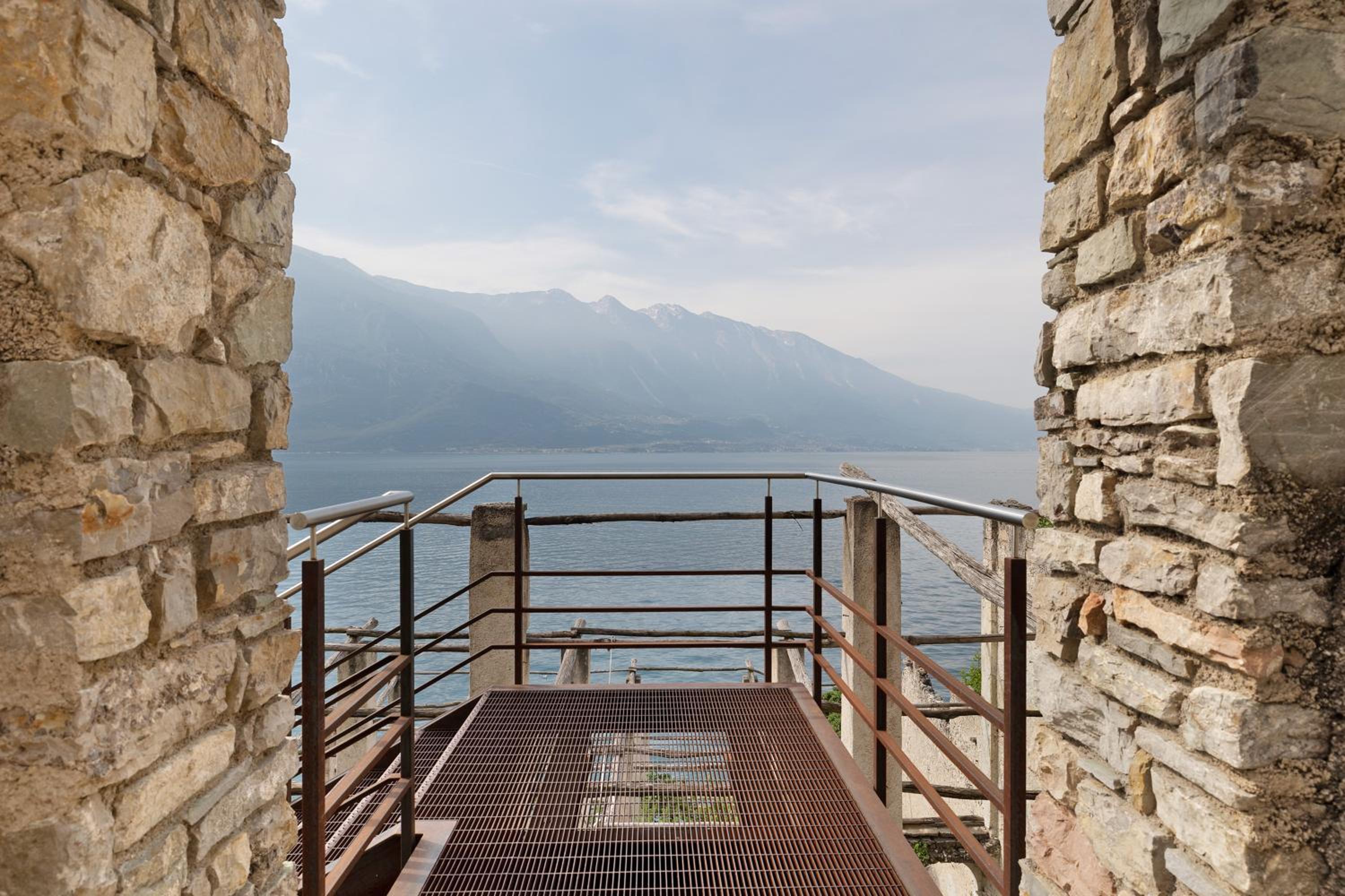 Ca dela Nua front lake view 5