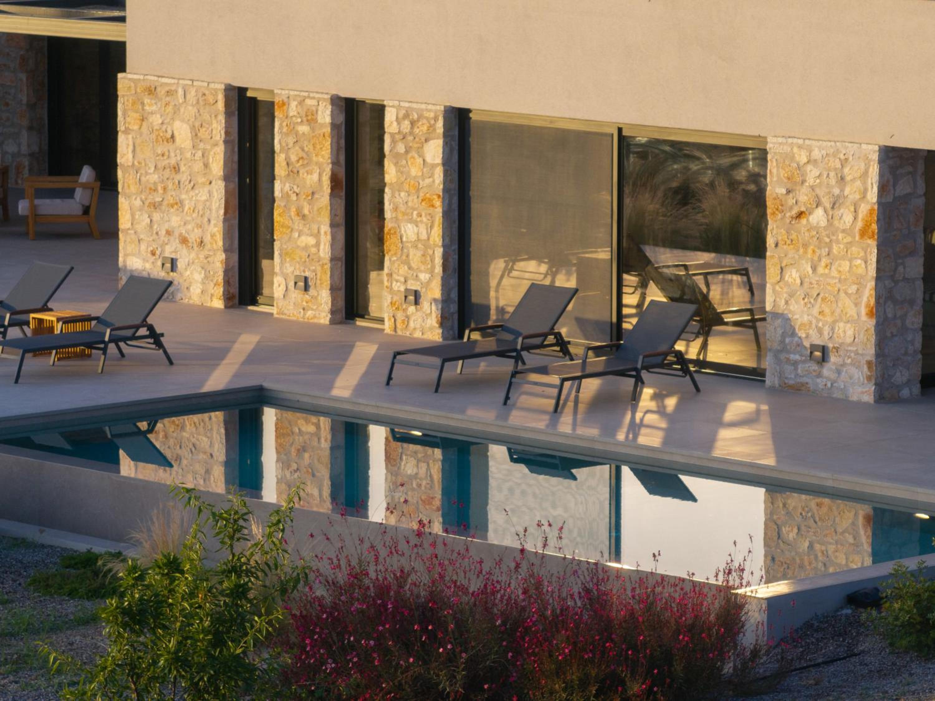 Theros Estate