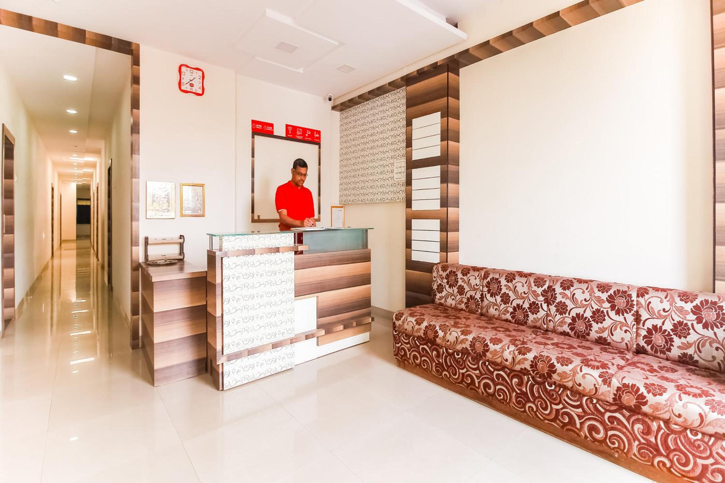 Lobby & Reception