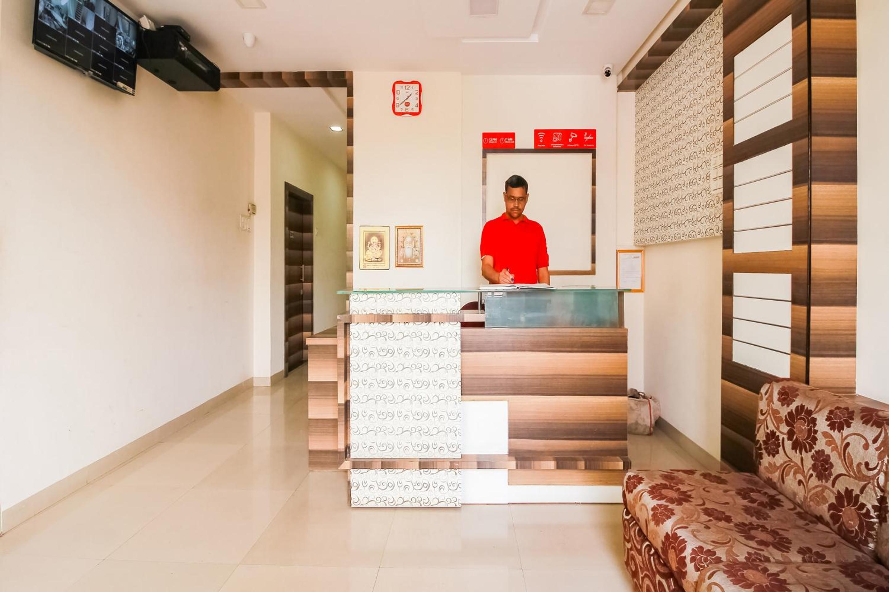 Lobby & Reception