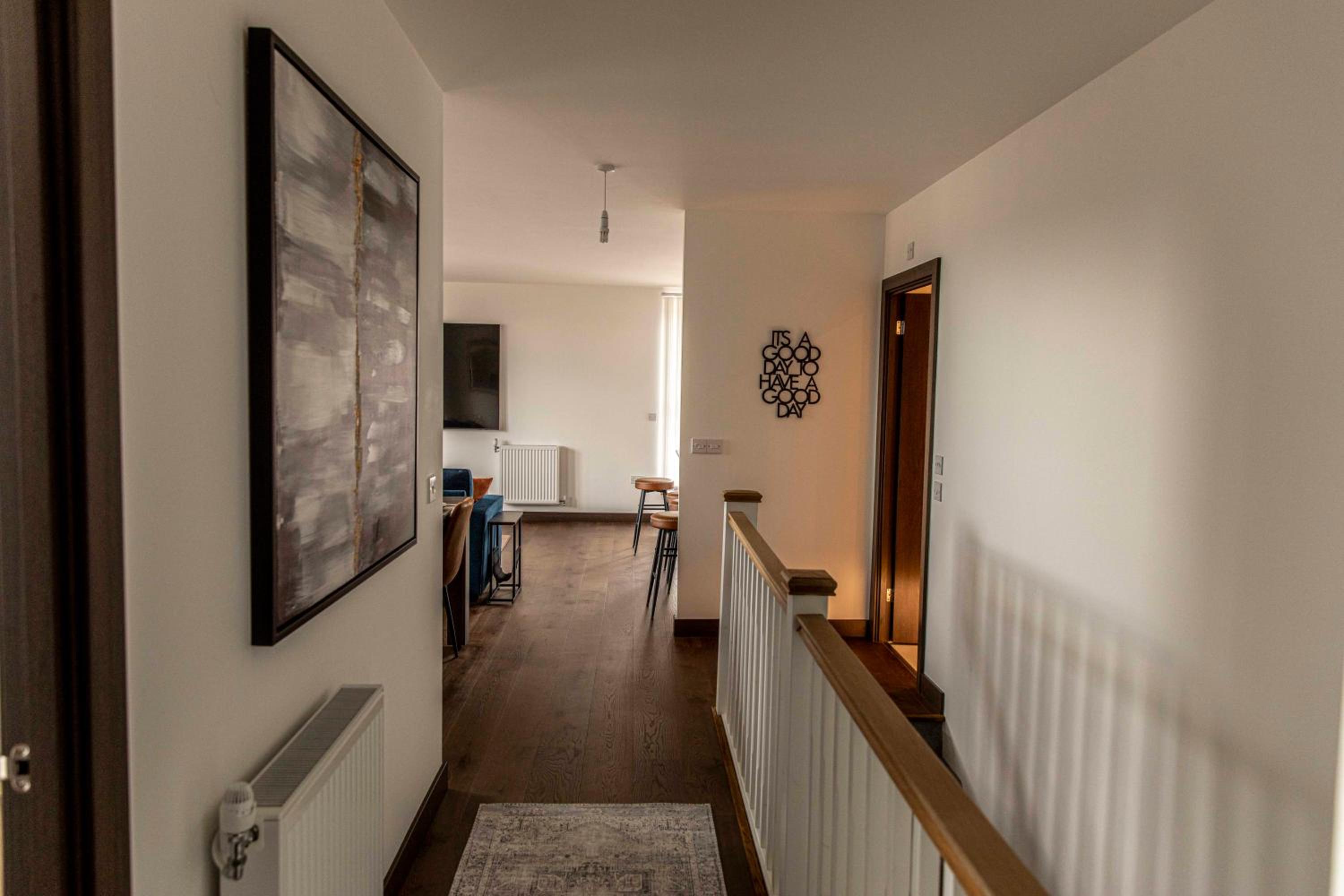 Maidstone Luxury Penthouse 3 bedroom apartment & parking view 2