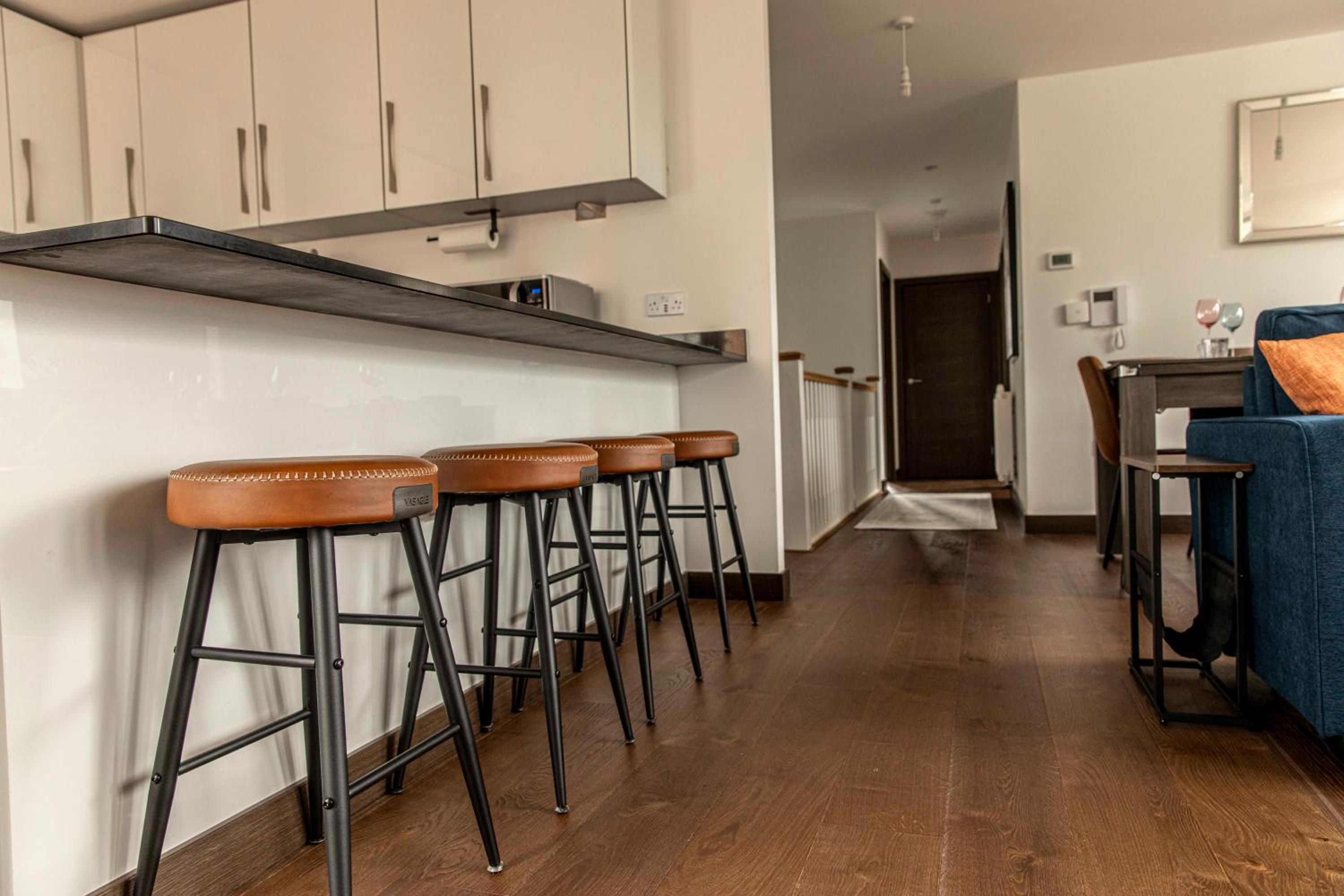 Maidstone Luxury Penthouse 3 bedroom apartment & parking view 5