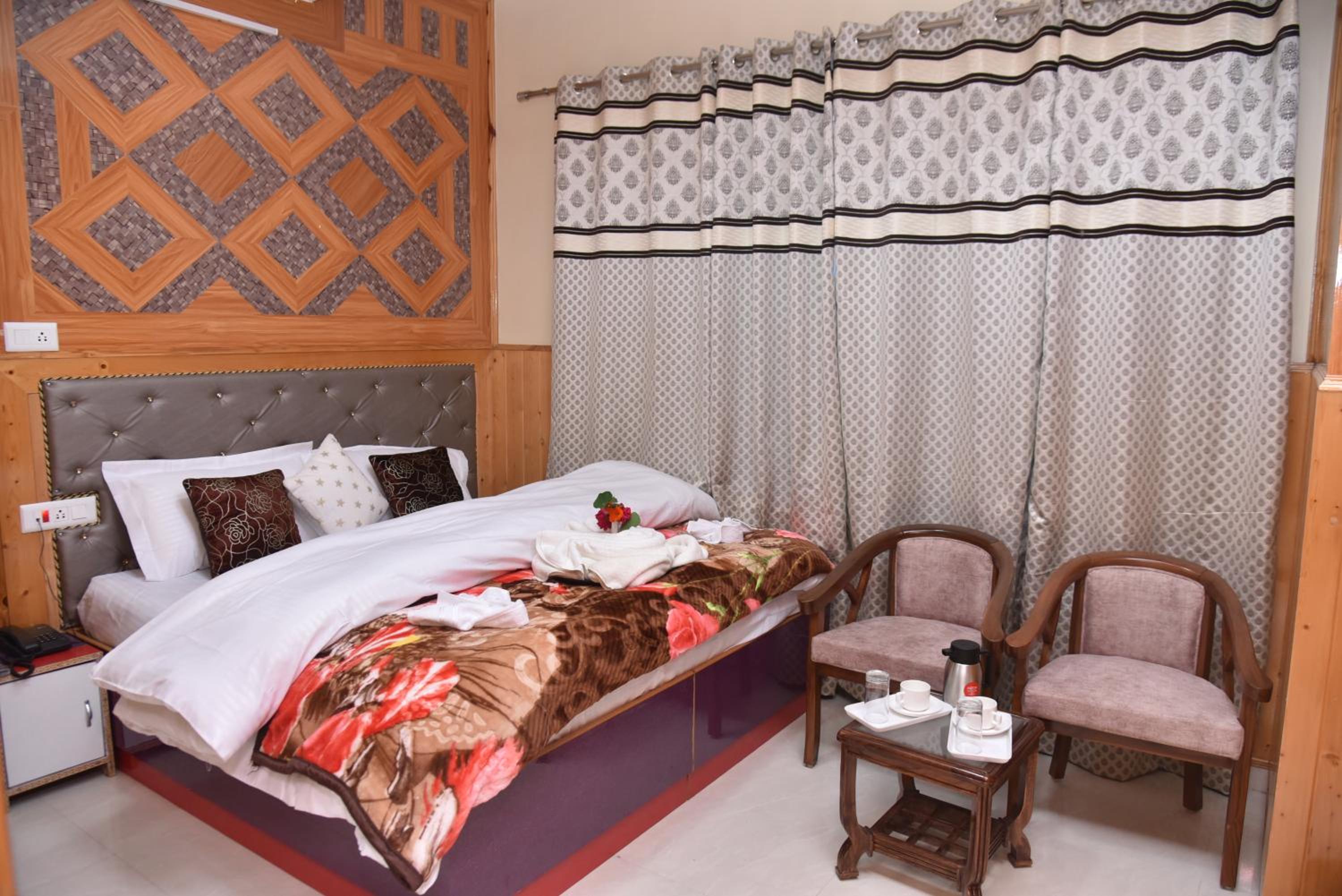 Sarahan Holiday Inn