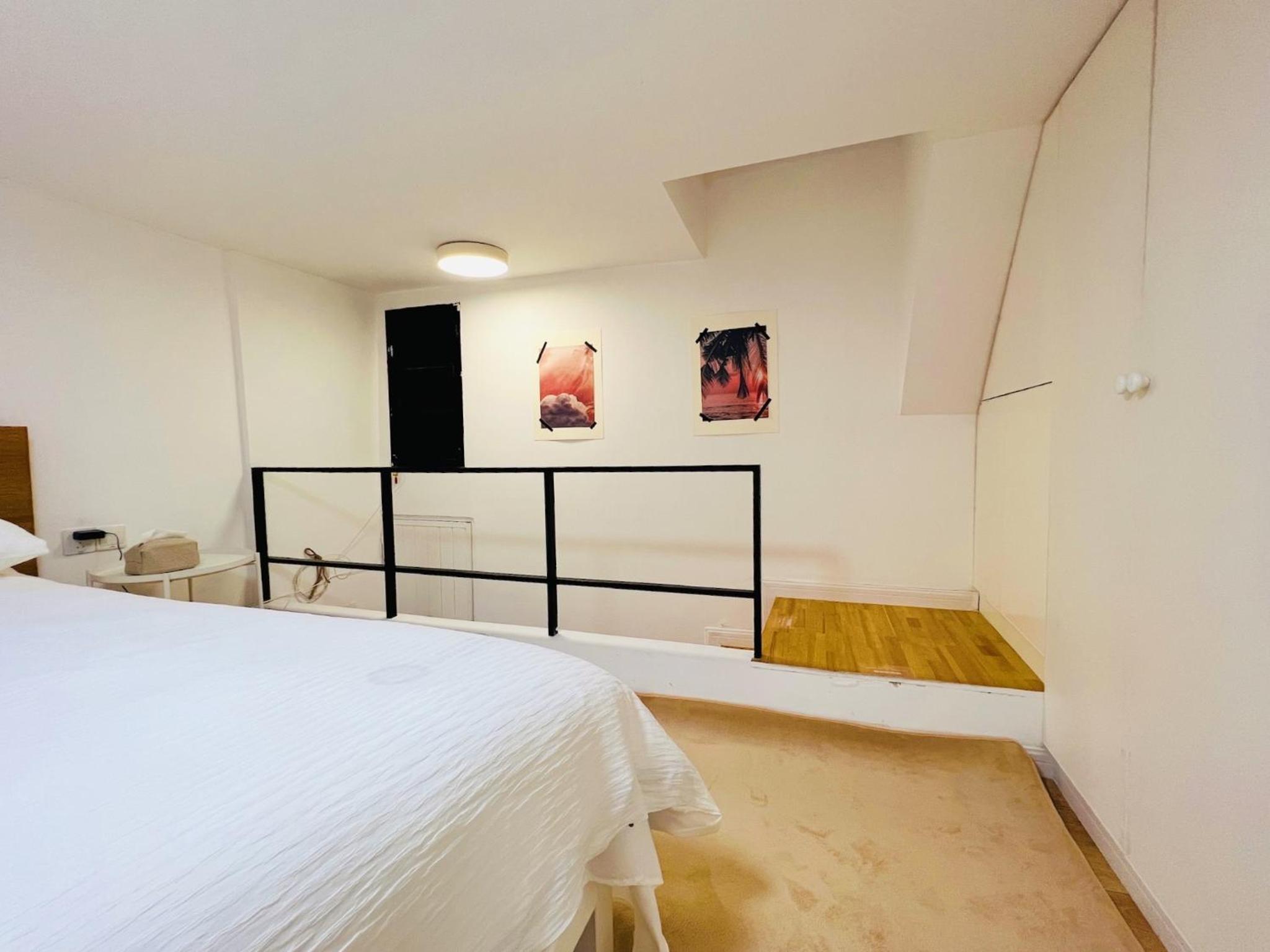 CityWalk Cottage With Two Beds and Courtyard