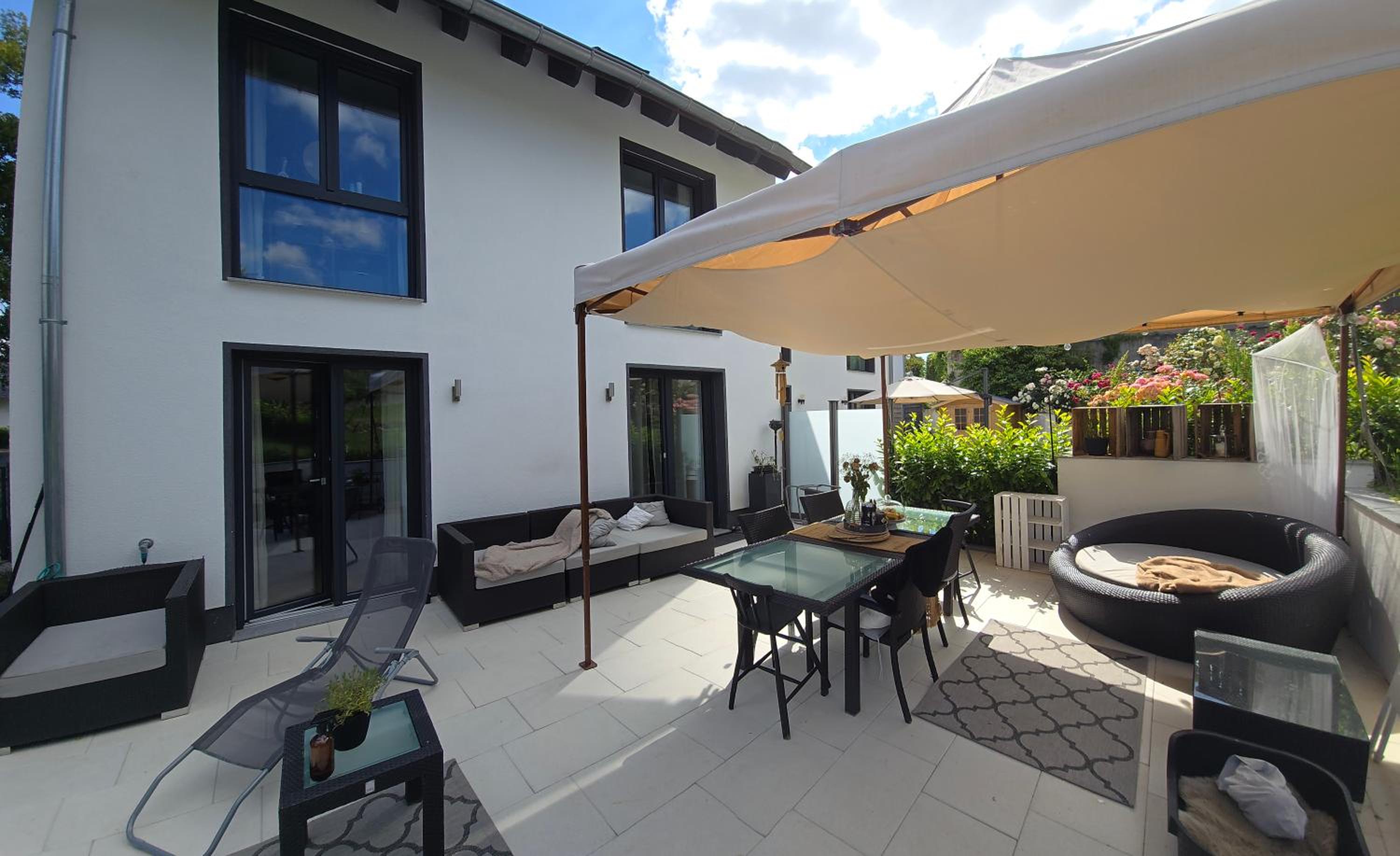 Neues-Helles-Modernes Haus