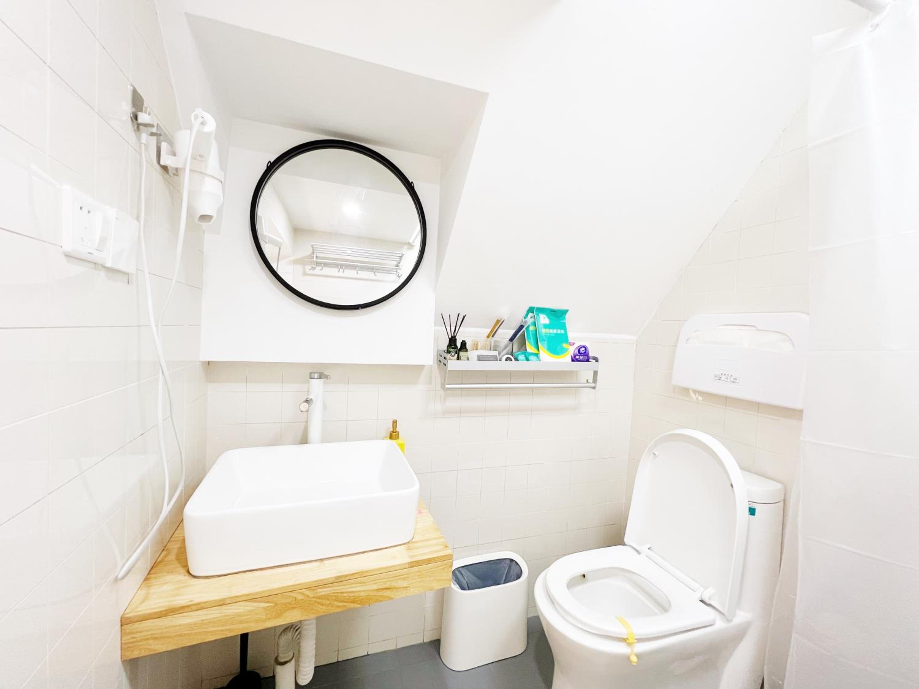 CityWalk Cottage With Two Beds and Courtyard