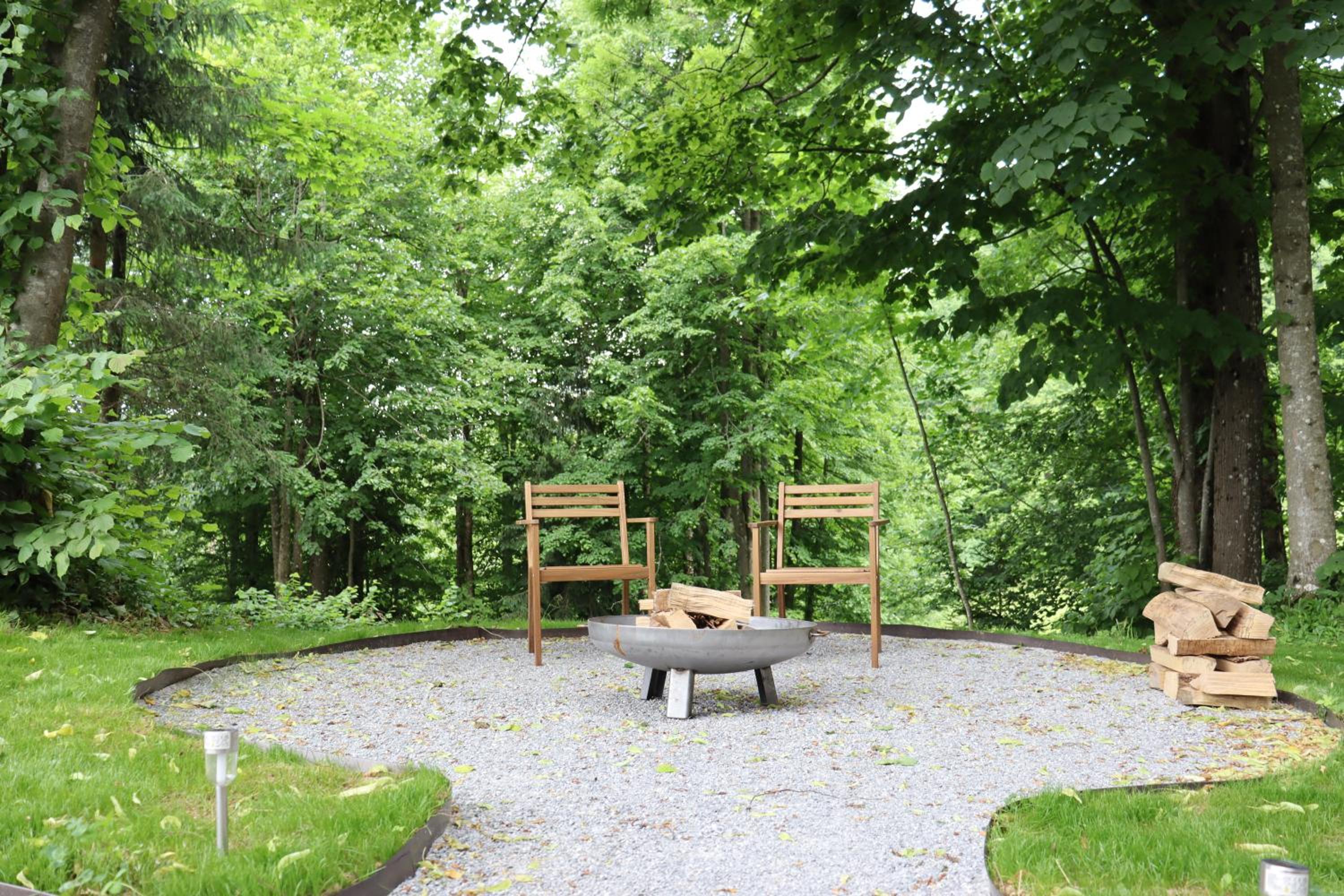 T'glamp Bee house view 4