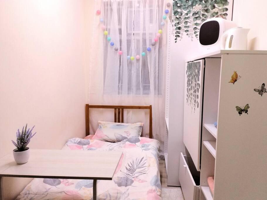 Entire Private Studio Full Bathroom With Elevator 2 Min to HKU Station