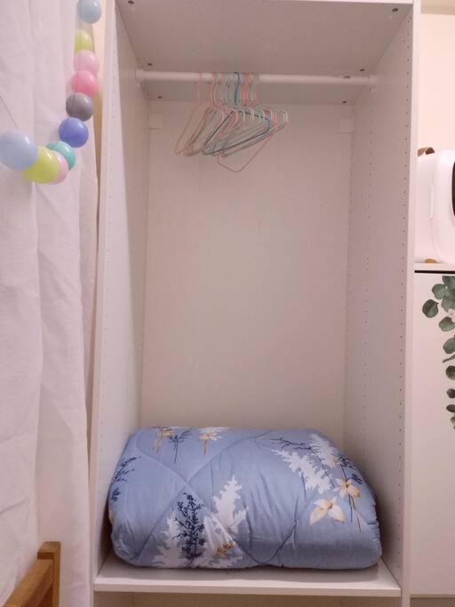 Entire Private Studio Full Bathroom With Elevator 2 Min to HKU Station