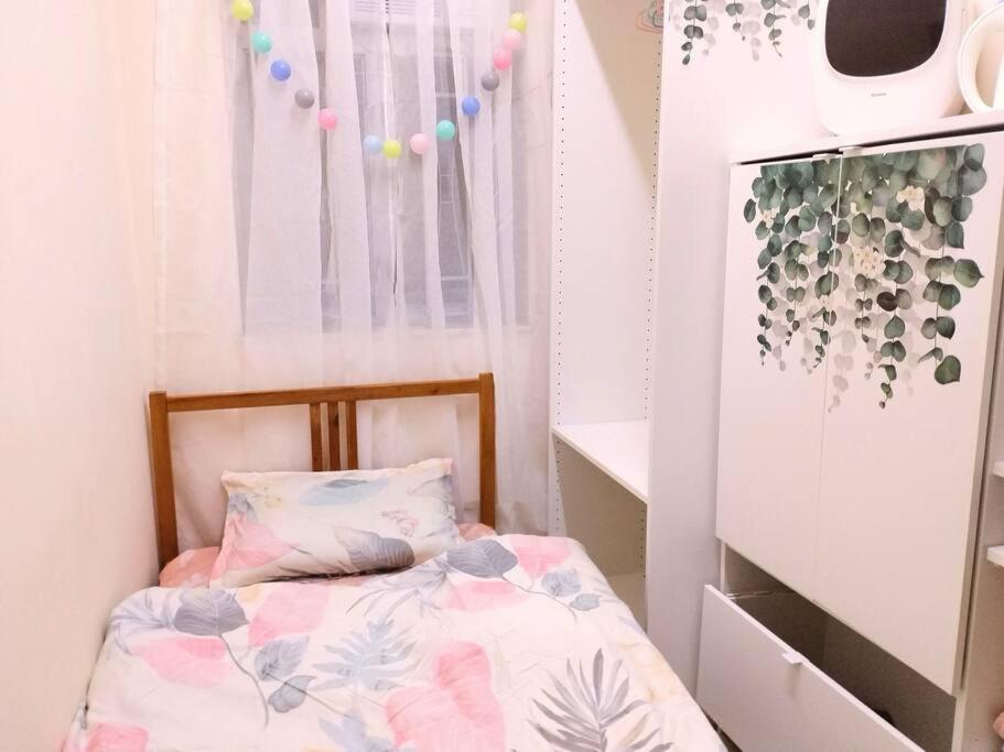 Entire Private Studio Full Bathroom With Elevator 2 Min to HKU Station