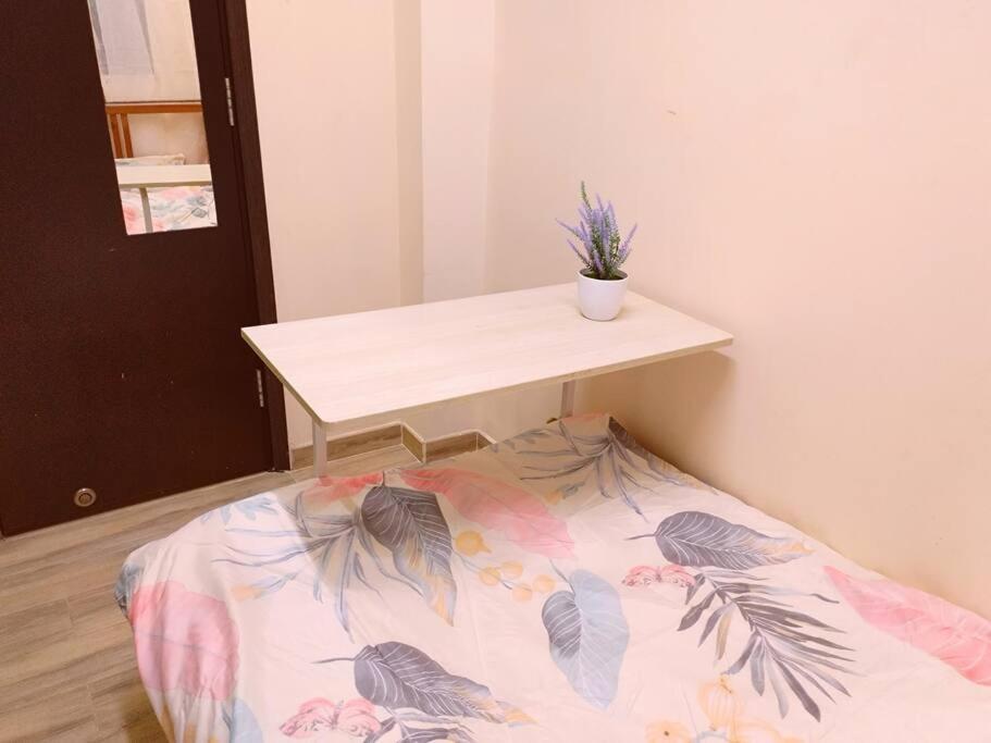 Entire Private Studio Full Bathroom With Elevator 2 Min to HKU Station