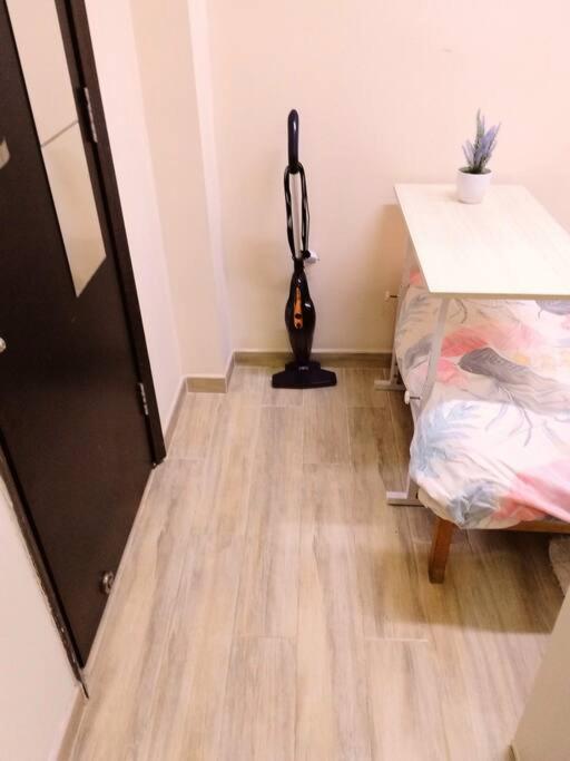 Entire Private Studio Full Bathroom With Elevator 2 Min to HKU Station