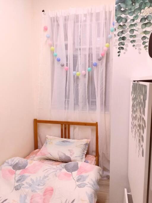 Entire Private Studio Full Bathroom With Elevator 2 Min to HKU Station