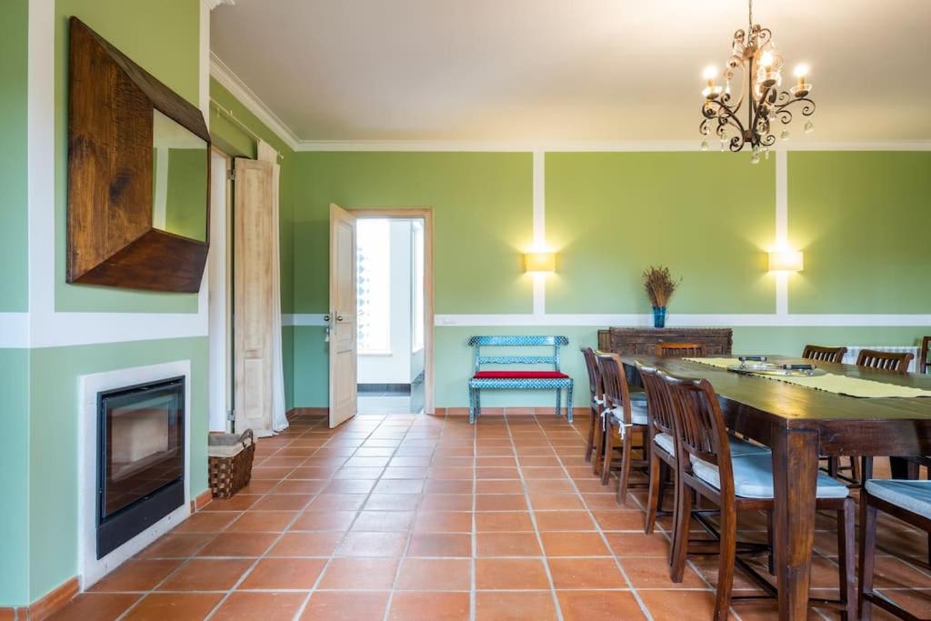 Luxurious sprawling villa in Praia Del Rey view 4