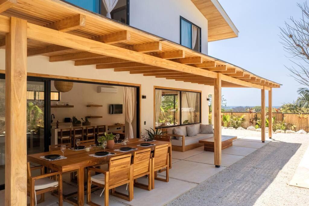 Villa Single Fin in Santa Teresa! Walk to the Beach